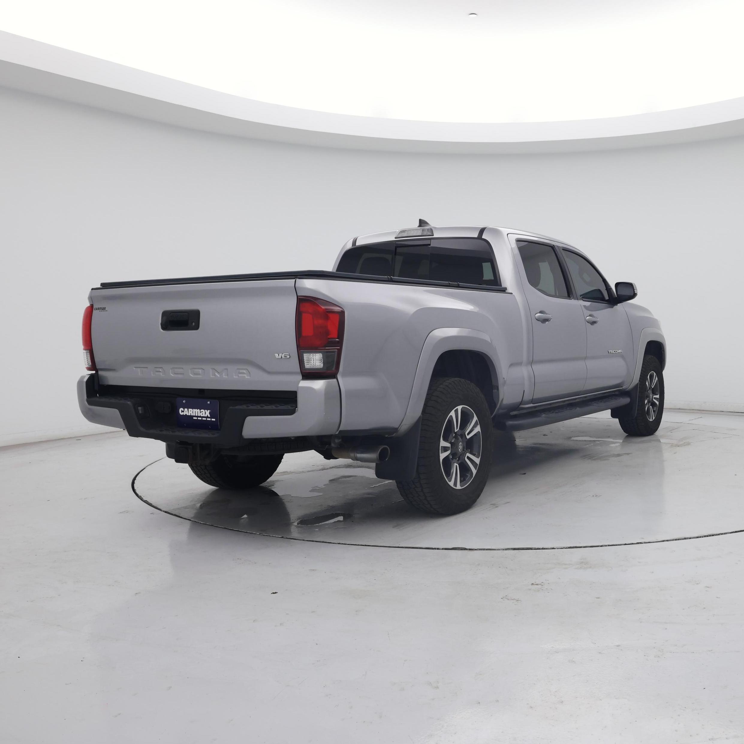 Thumbnail: 2018 Toyota Tacoma - 8