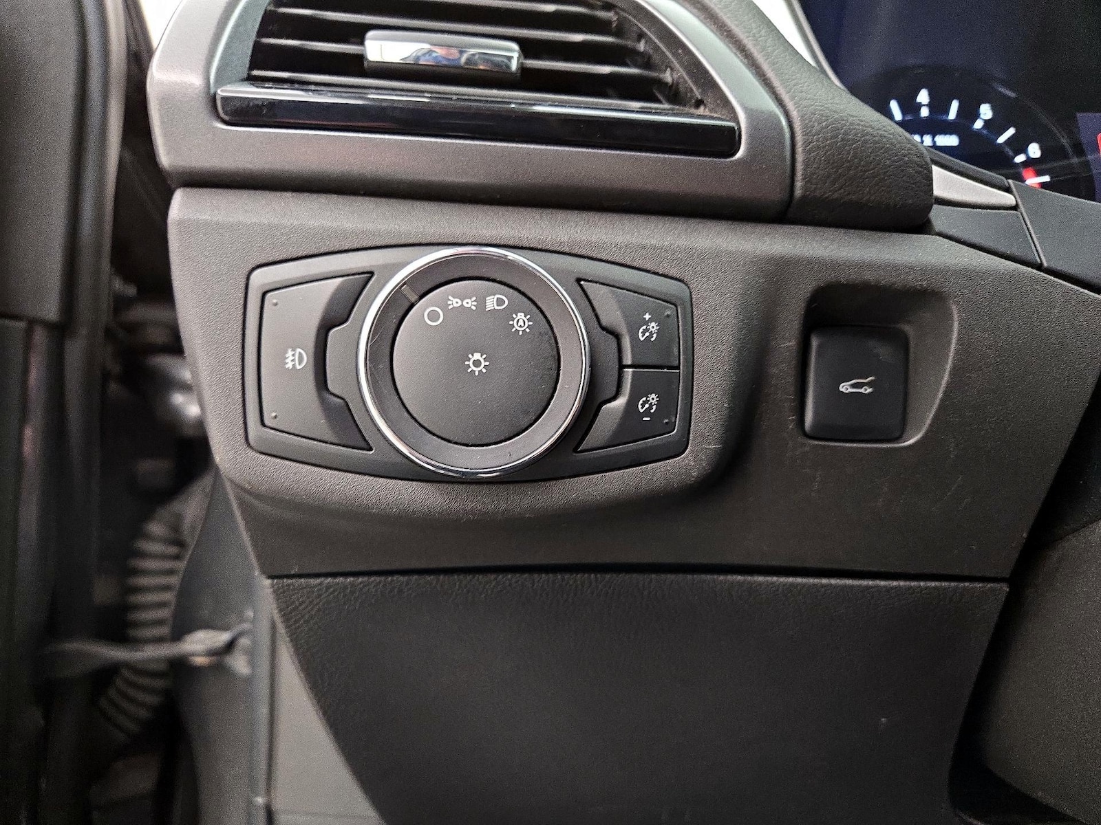 2015 Ford Fusion SE - Photo 14