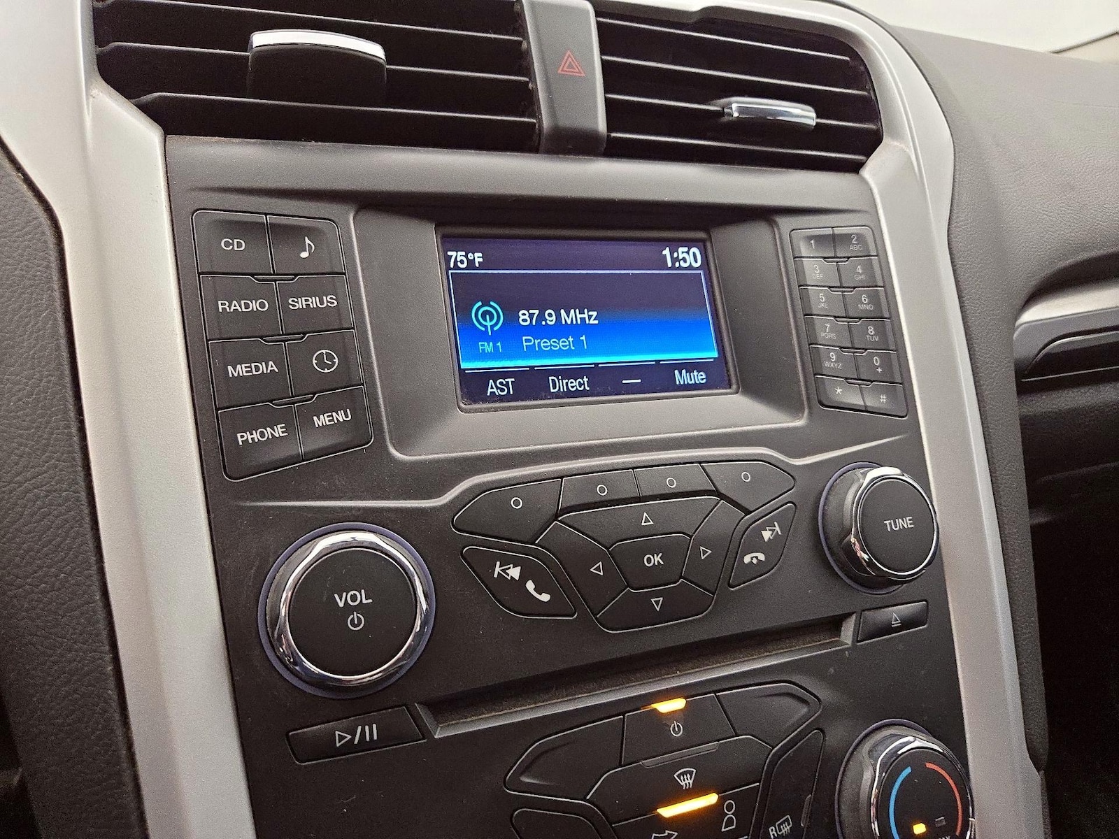 2015 Ford Fusion SE - Photo 16