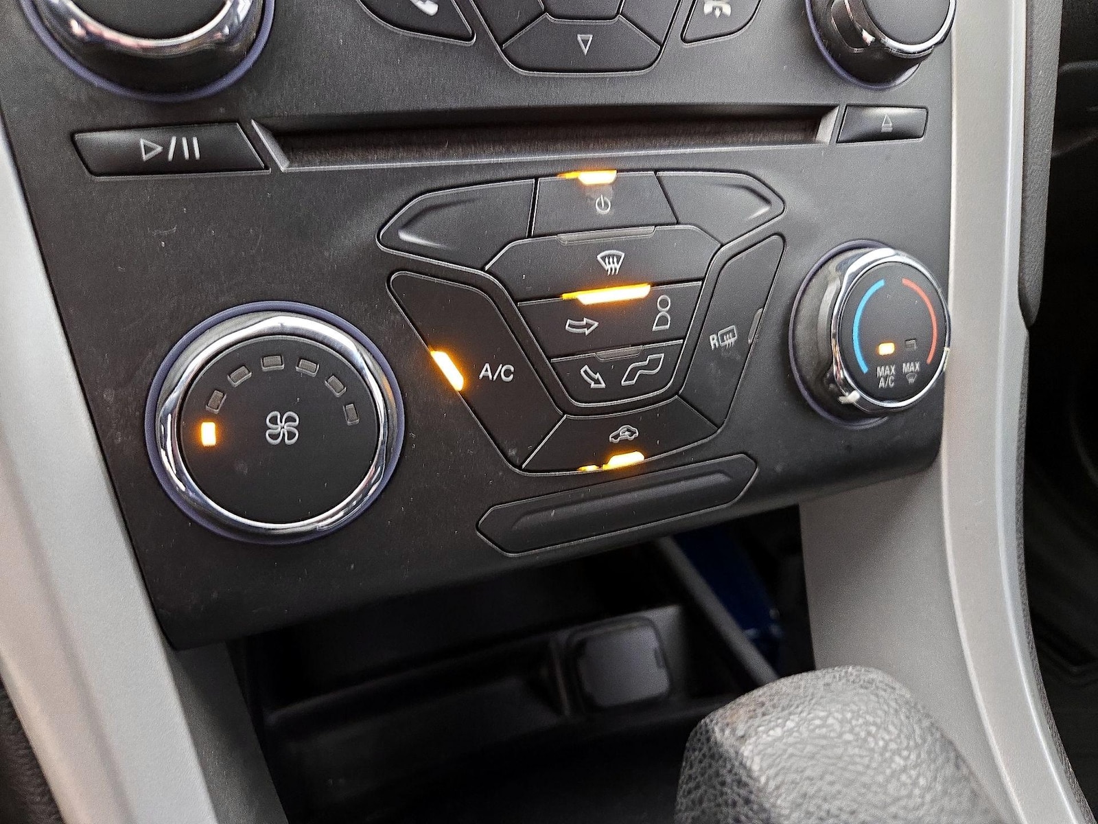 2015 Ford Fusion SE - Photo 17