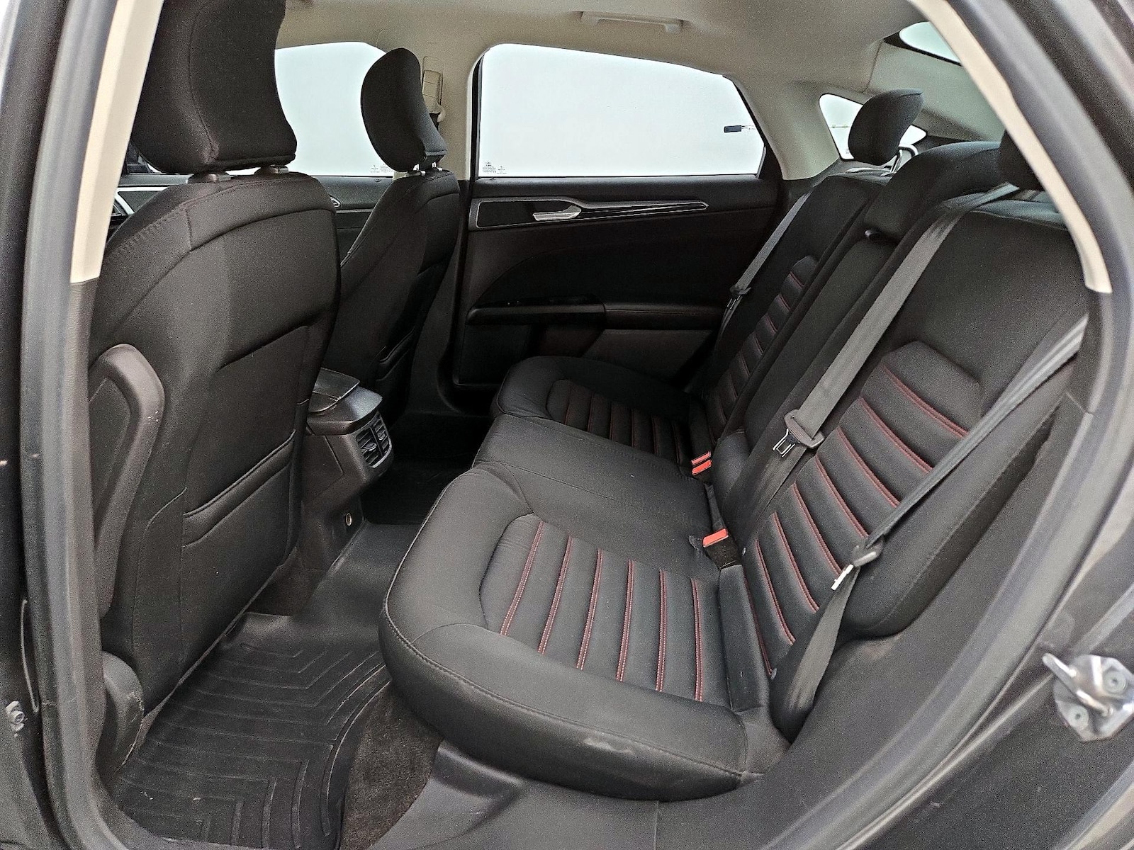2015 Ford Fusion SE - Photo 21