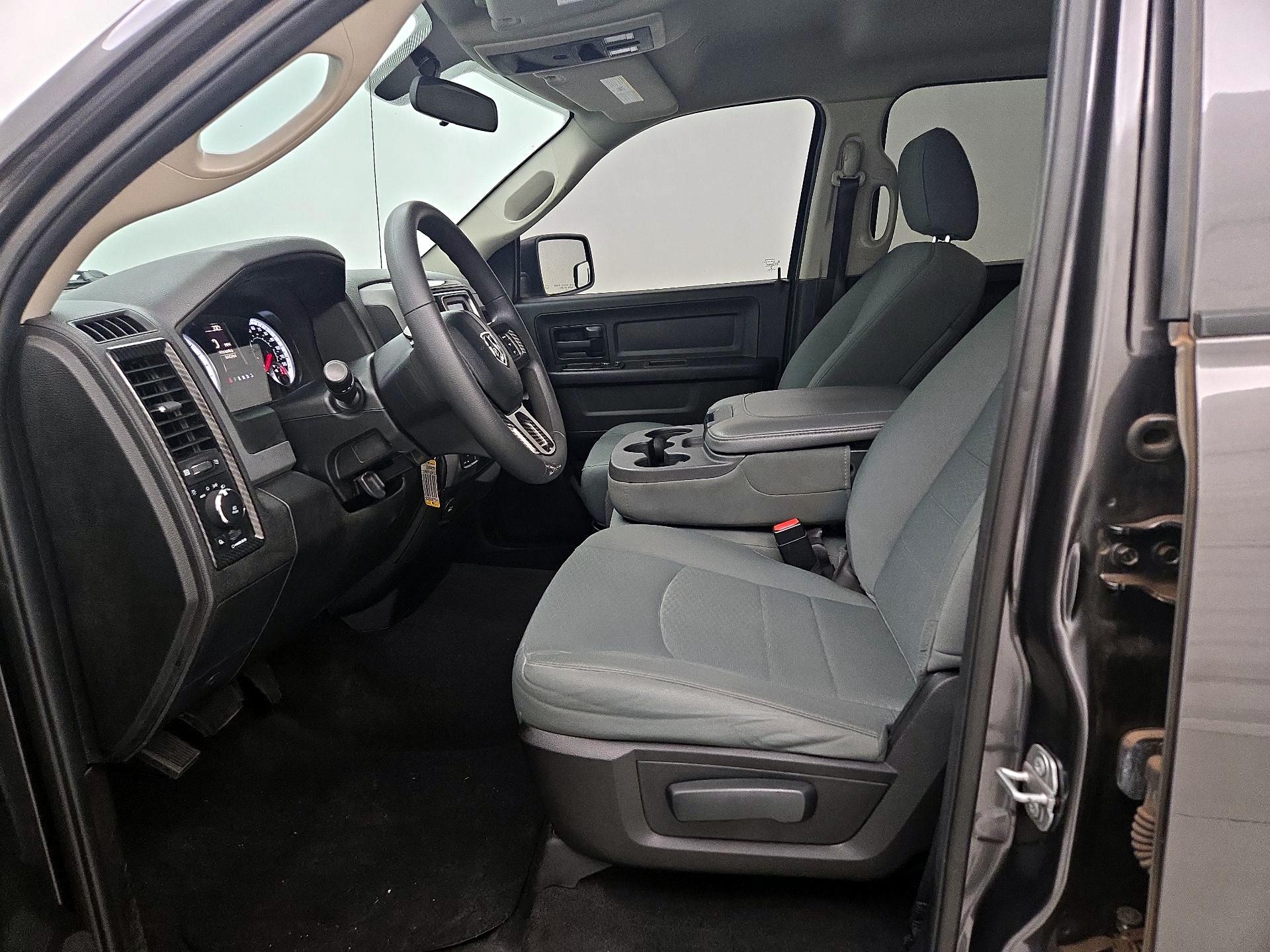Thumbnail: 2019 RAM 1500 Classic - 11