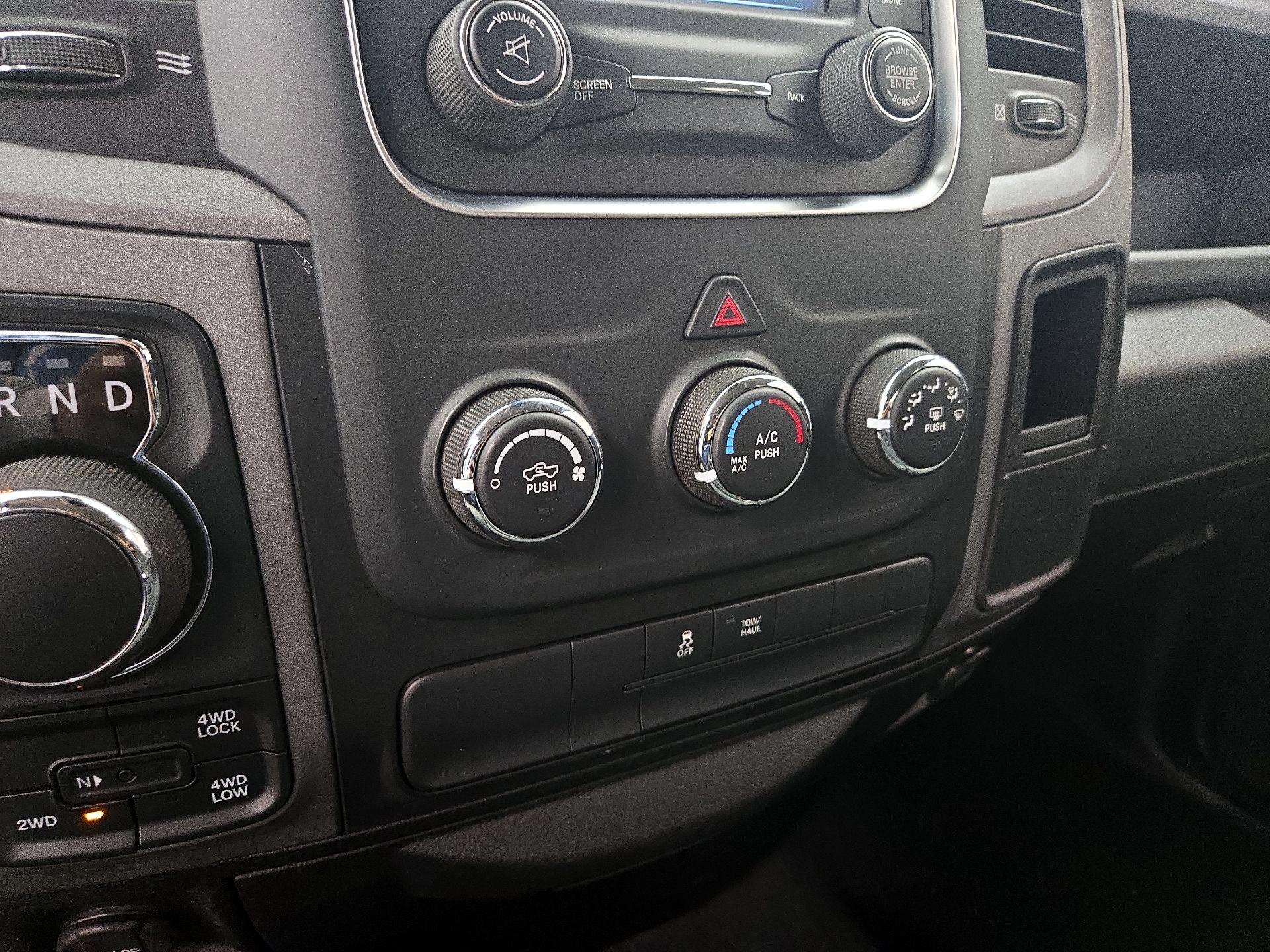 Thumbnail: 2019 RAM 1500 Classic - 16