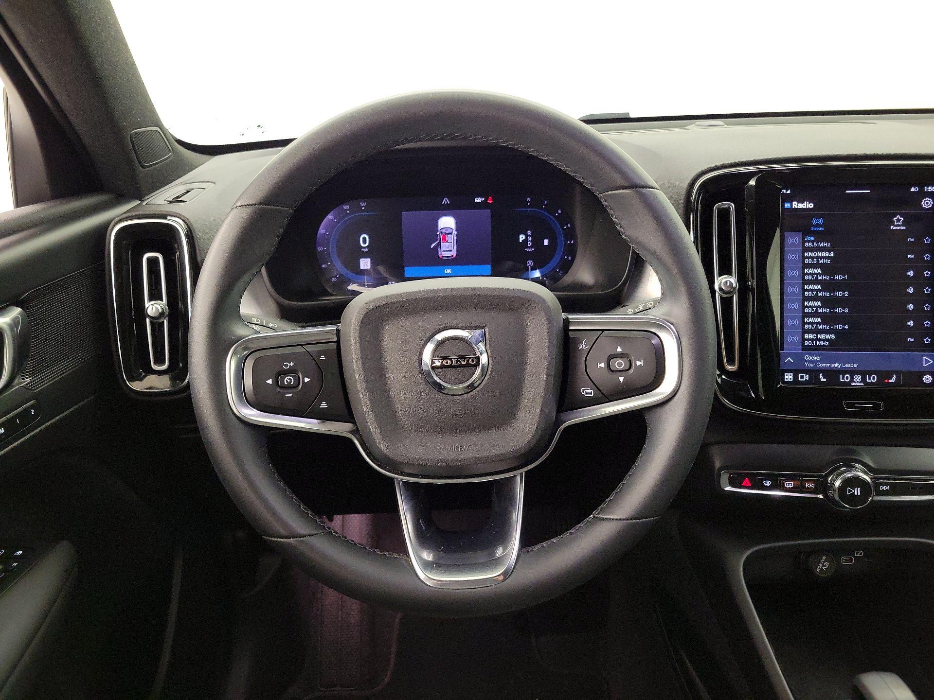 Thumbnail: 2024 Volvo XC40 - 10