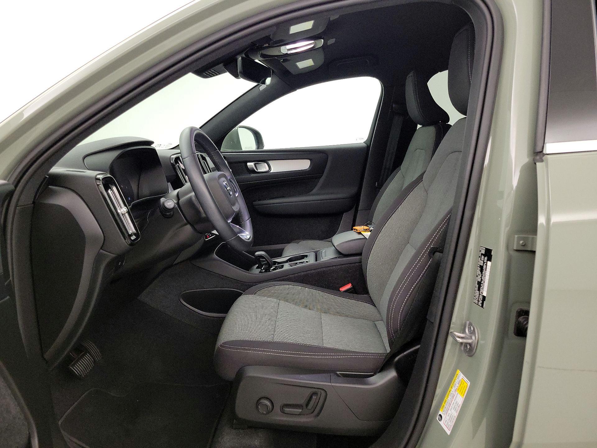 Thumbnail: 2024 Volvo XC40 - 11