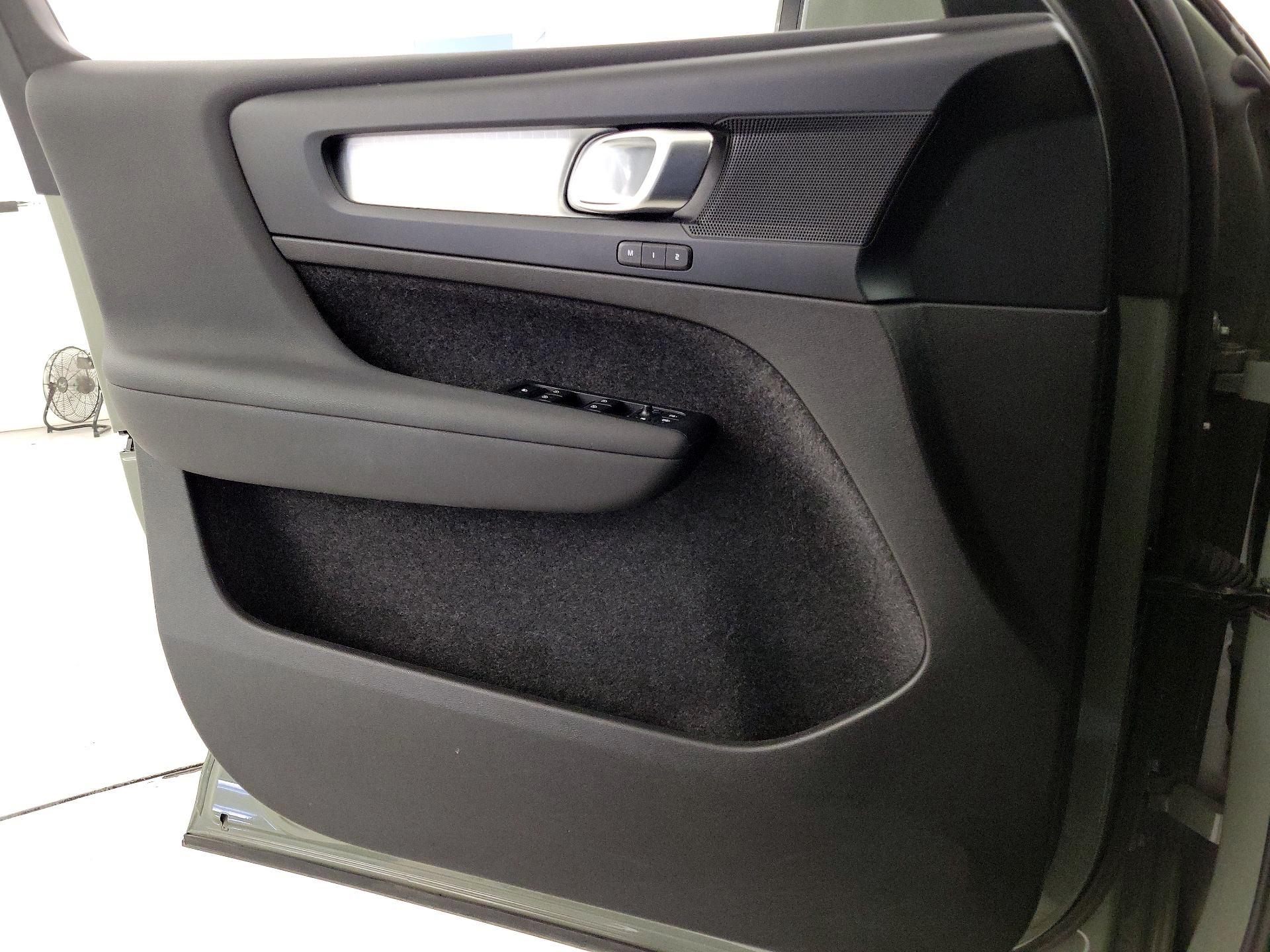 Thumbnail: 2024 Volvo XC40 - 12