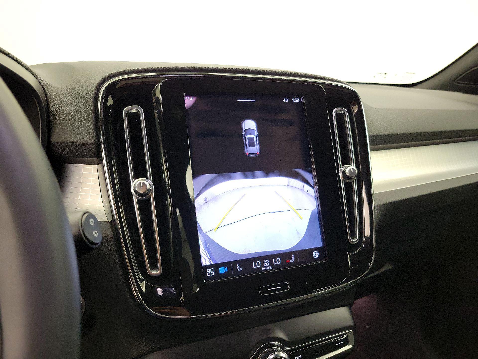 Thumbnail: 2024 Volvo XC40 - 14