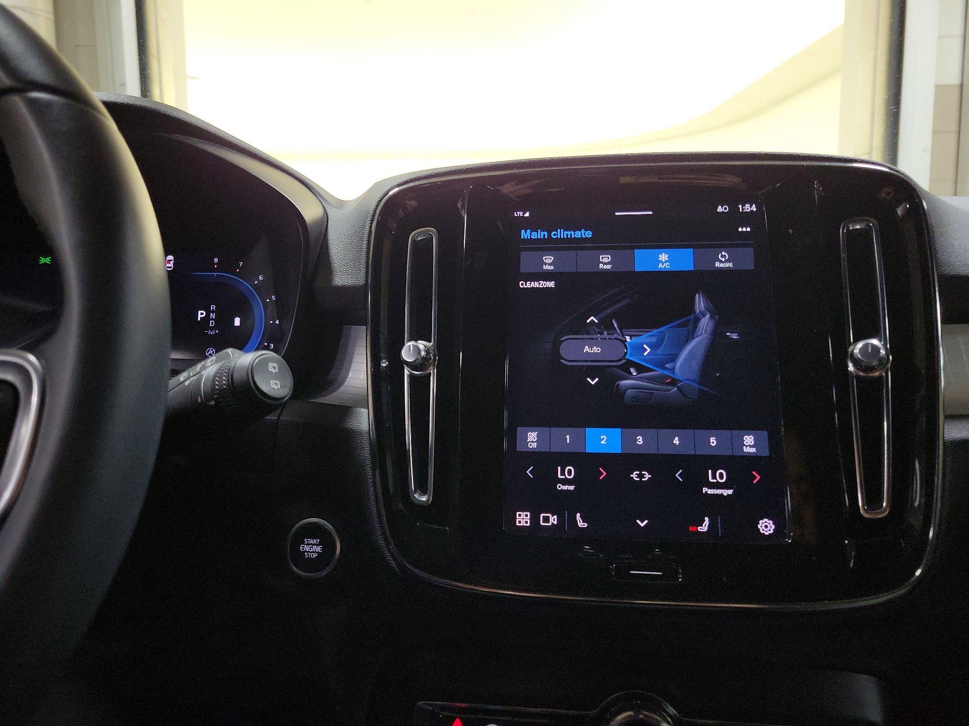 Thumbnail: 2024 Volvo XC40 - 16