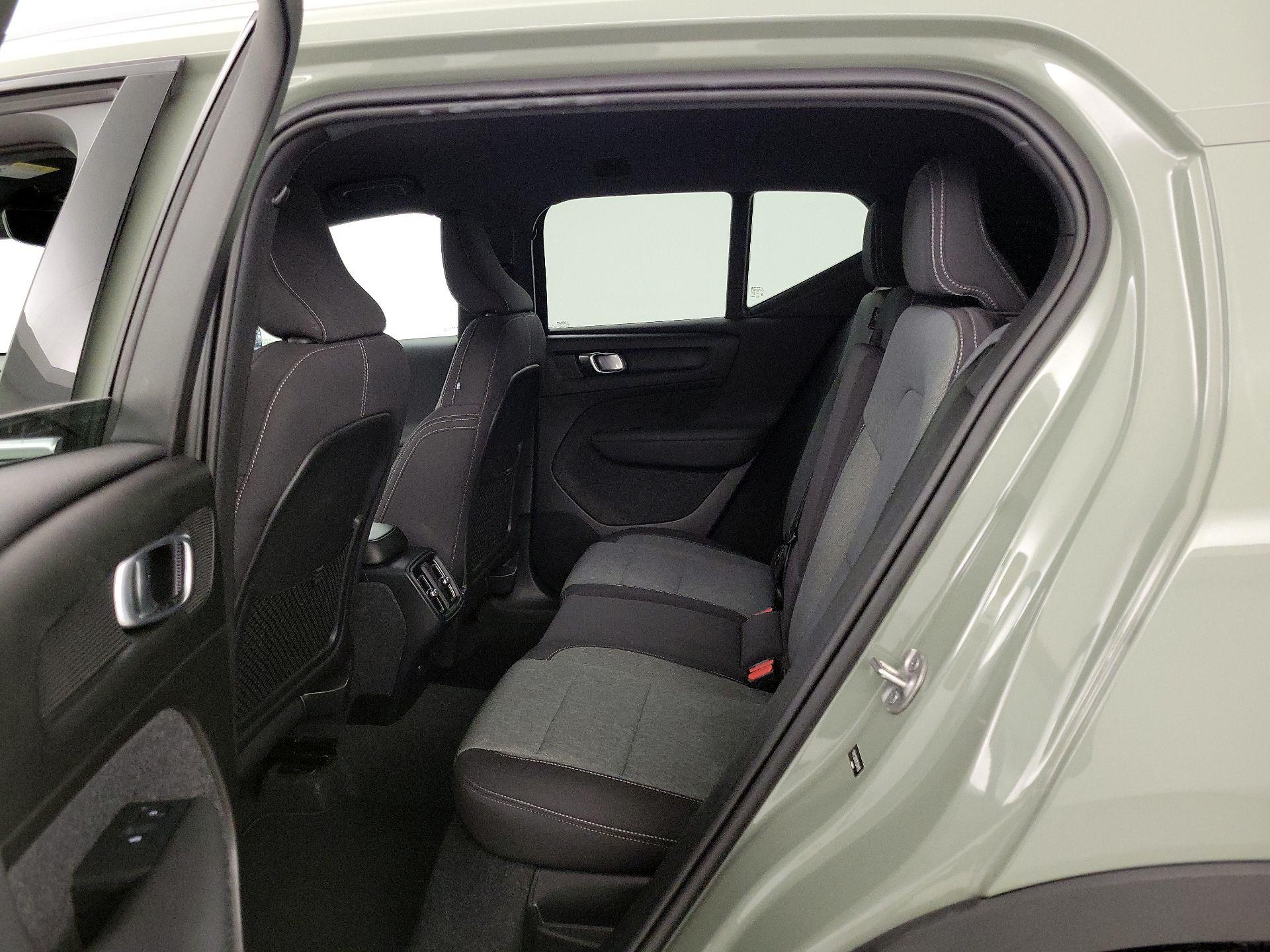 Thumbnail: 2024 Volvo XC40 - 18