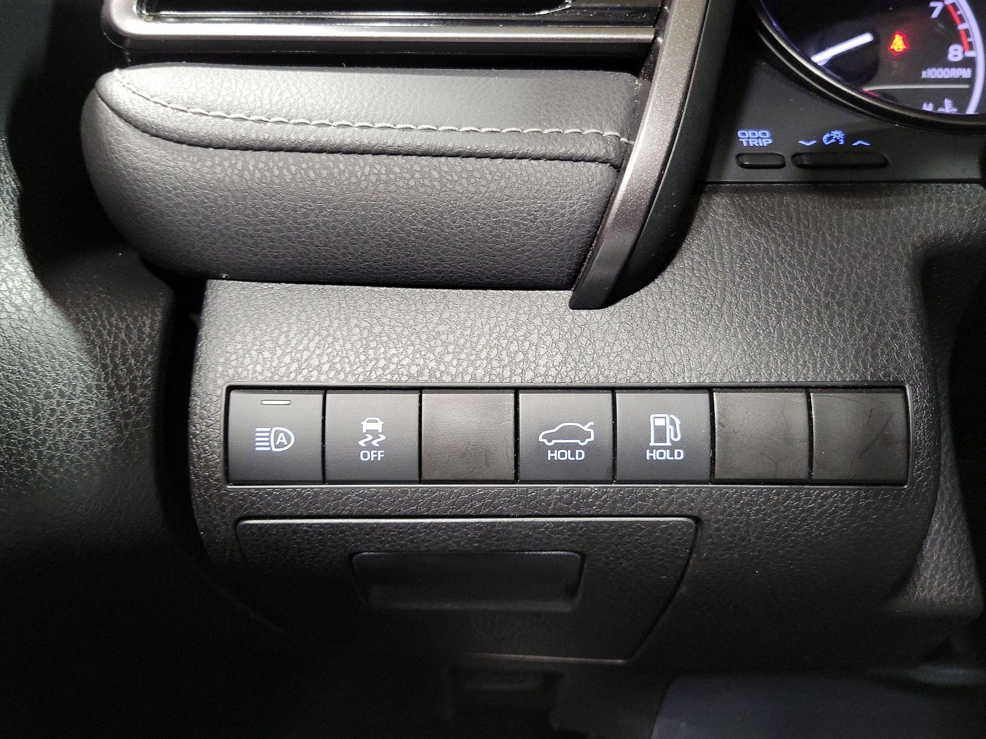 Thumbnail: 2021 Toyota Camry - 13