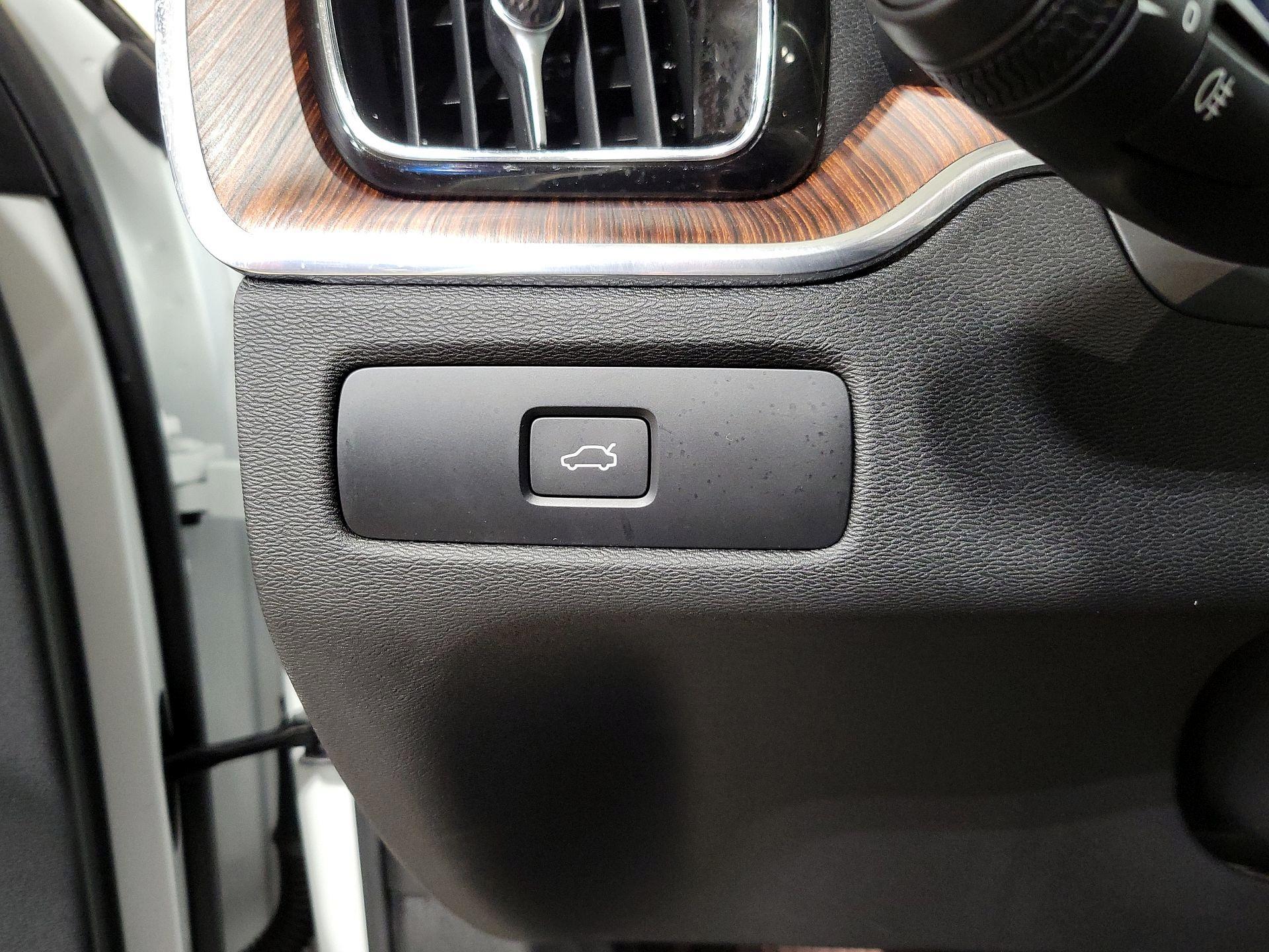 Thumbnail: 2024 Volvo XC60 - 13