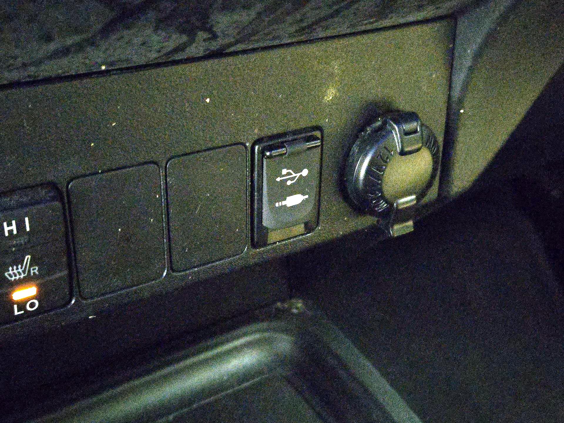 Thumbnail: 2018 Toyota RAV4 - 18