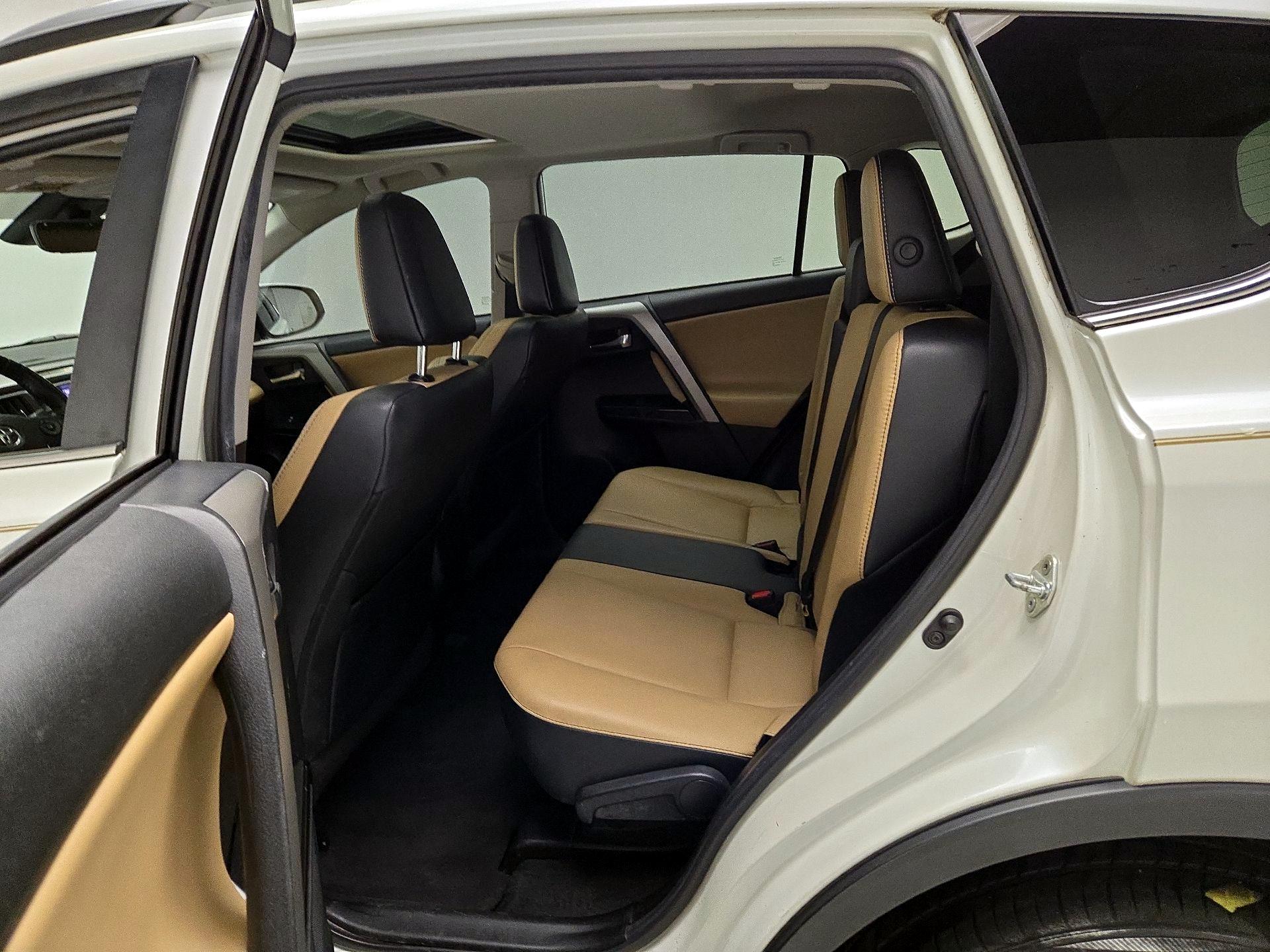 Thumbnail: 2018 Toyota RAV4 - 20