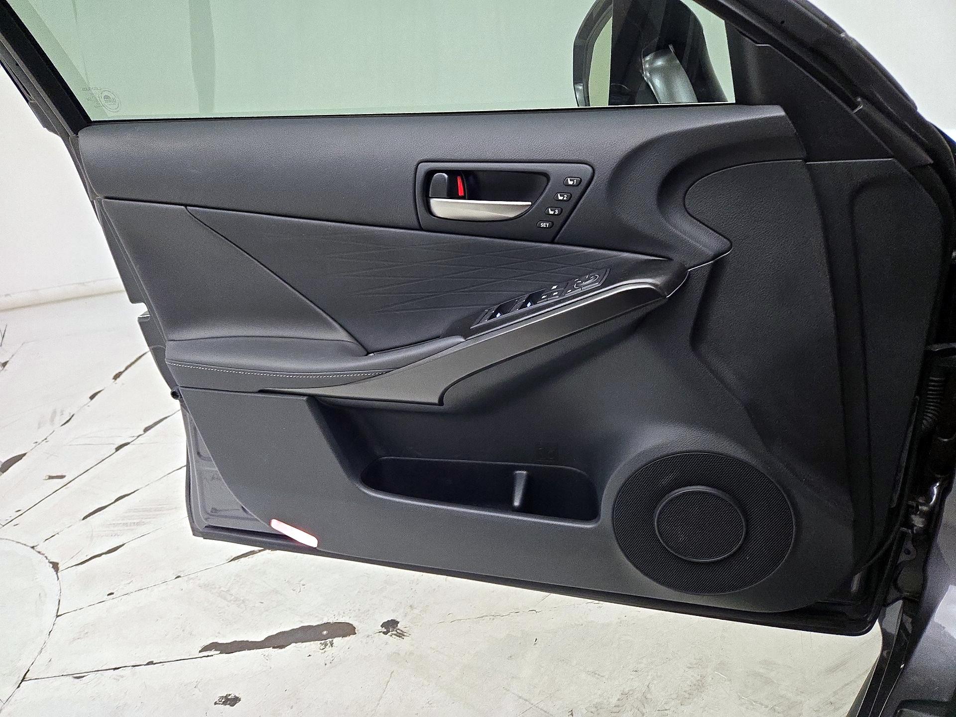 Thumbnail: 2022 Lexus IS - 10