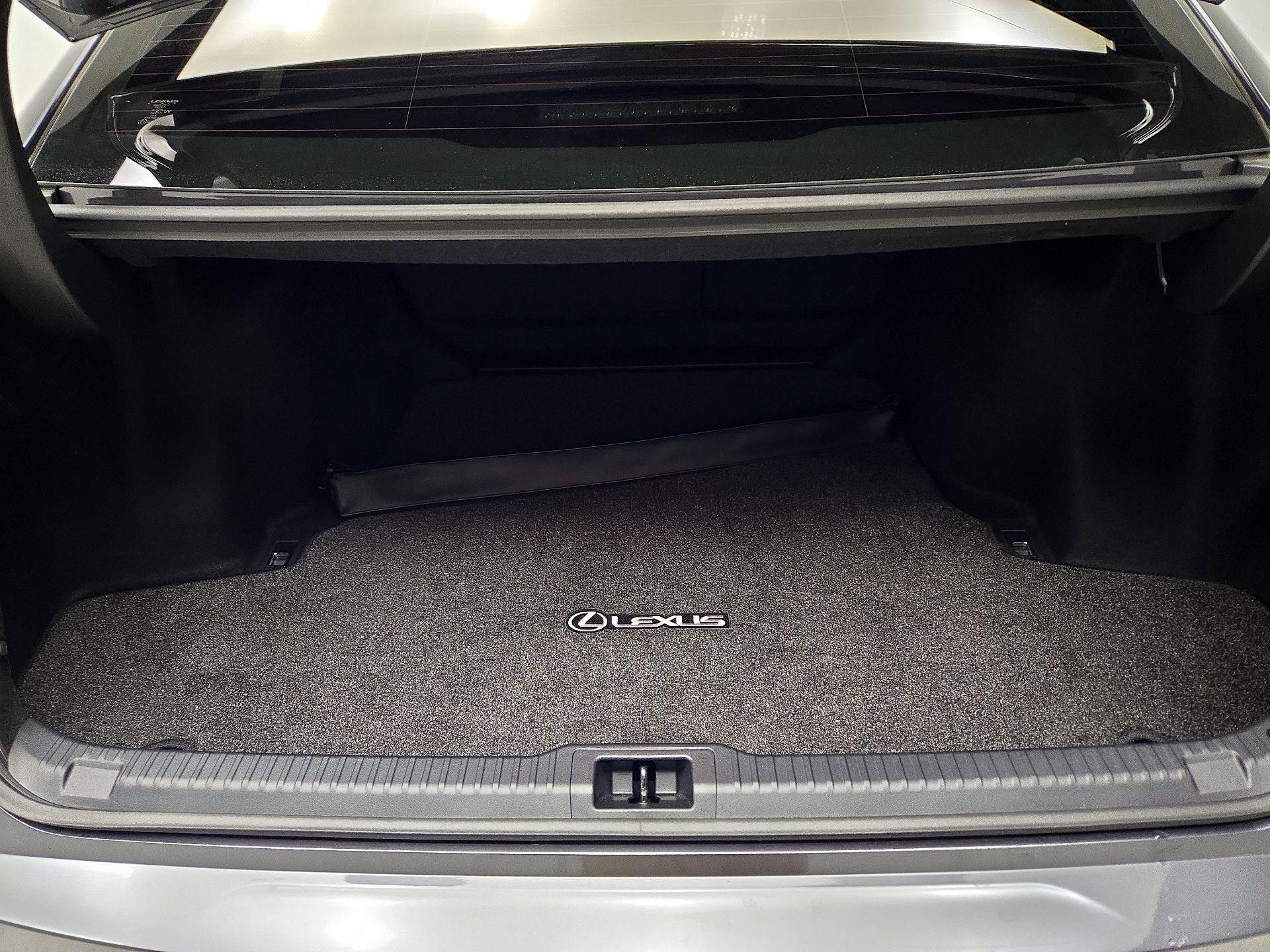 Thumbnail: 2022 Lexus IS - 18