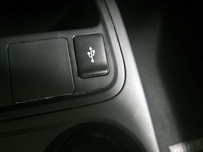 USB/AUX Ports