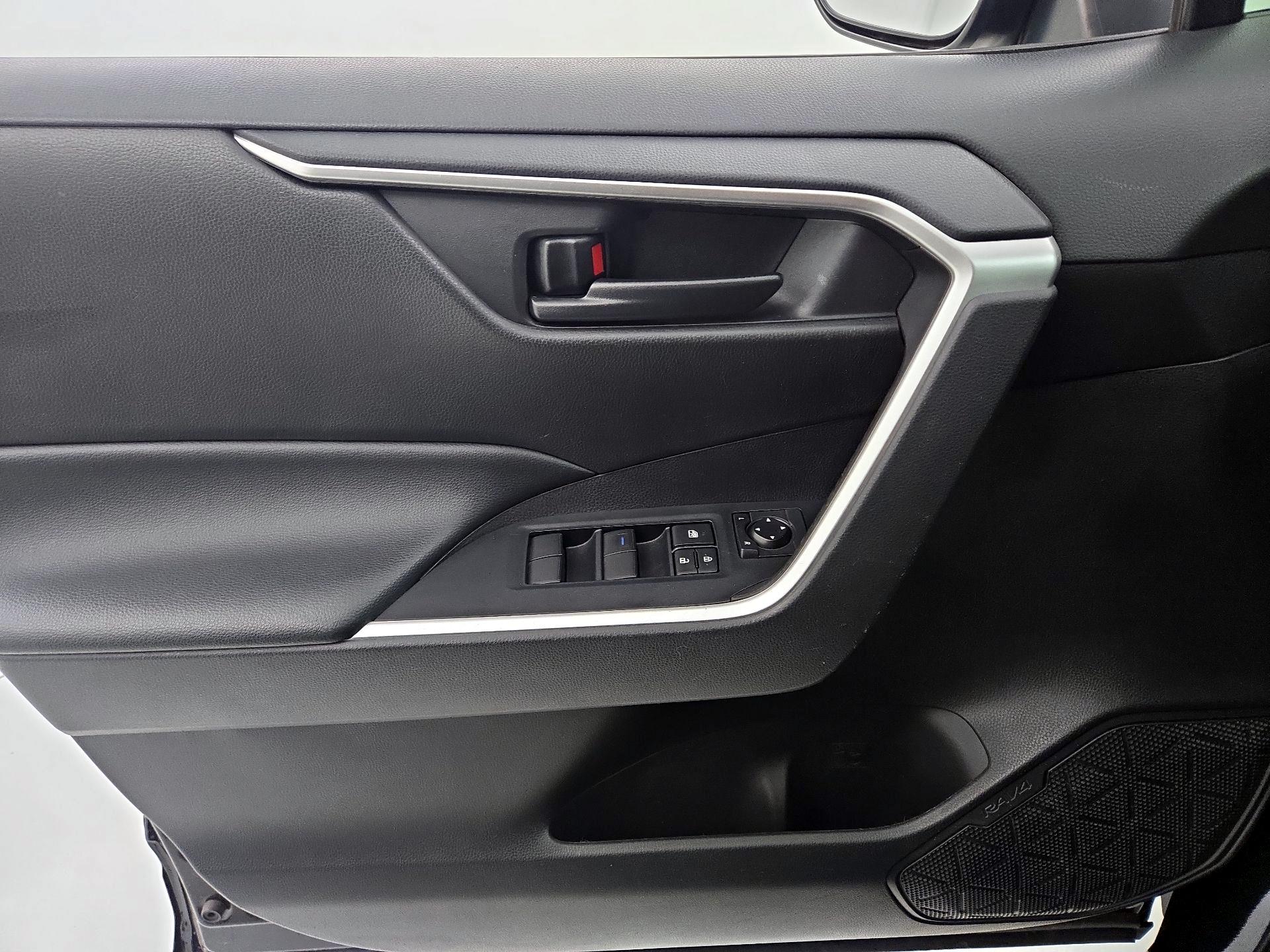 Thumbnail: 2022 Toyota RAV4 - 12