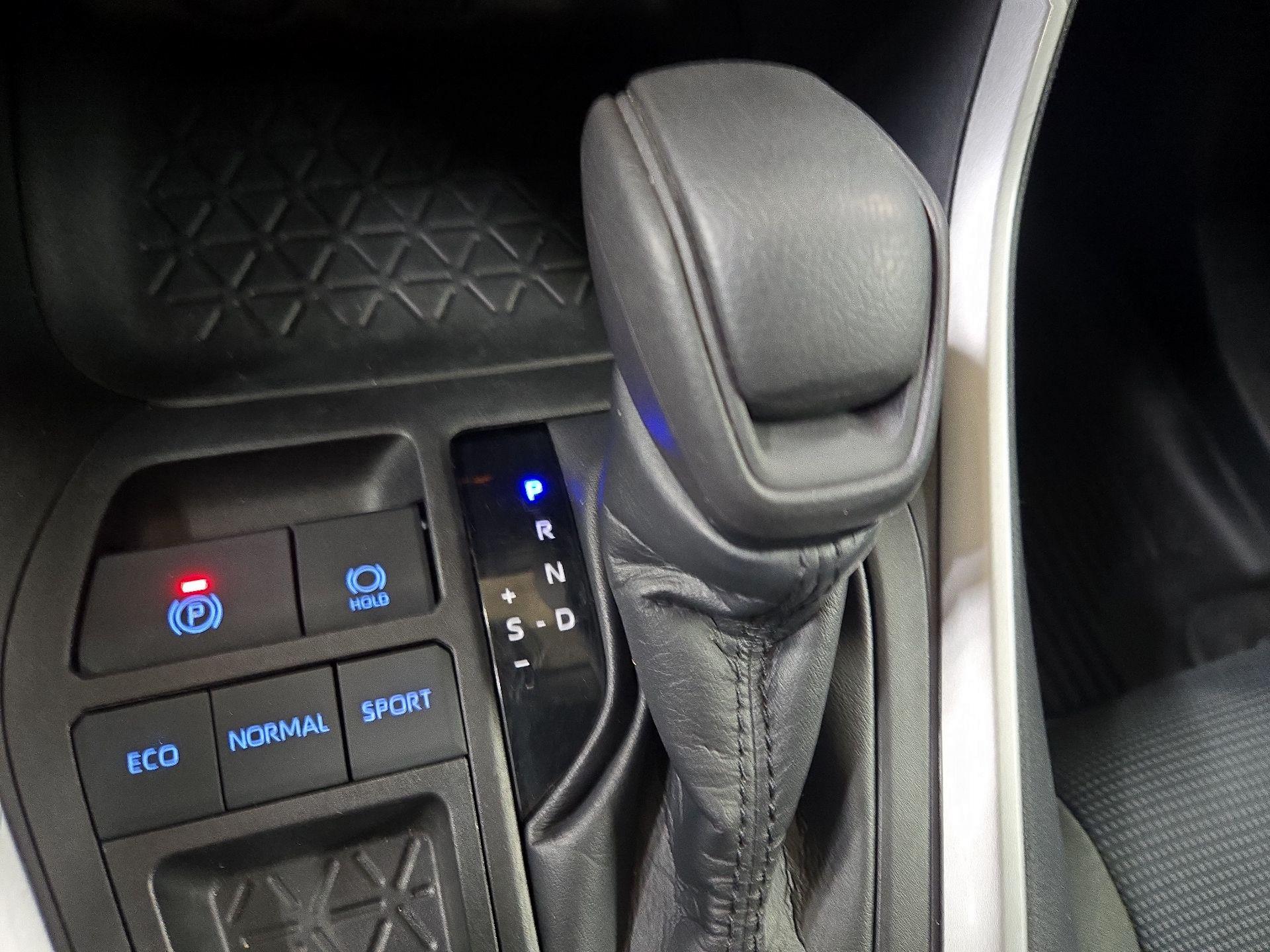 Thumbnail: 2022 Toyota RAV4 - 16