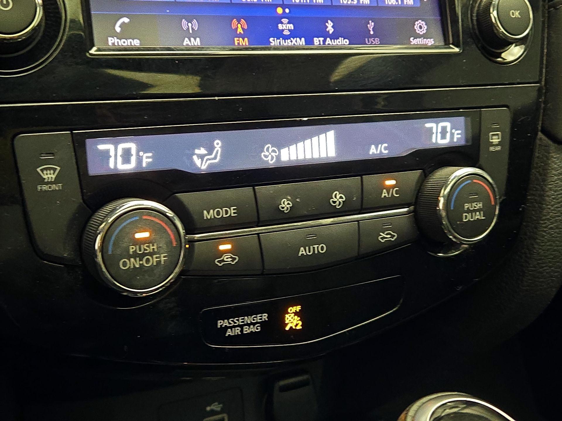 Thumbnail: 2019 Nissan Rogue - 17