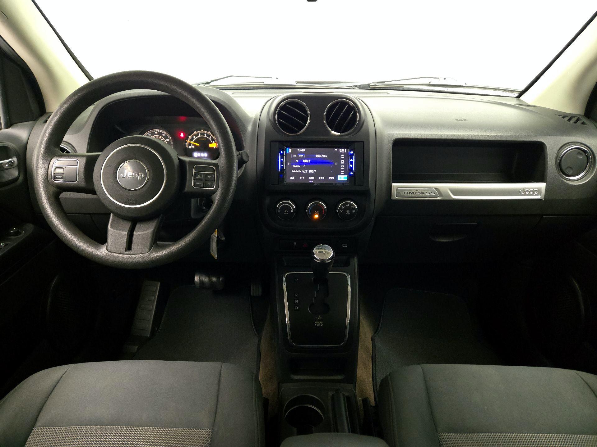 Thumbnail: 2015 Jeep Compass - 9