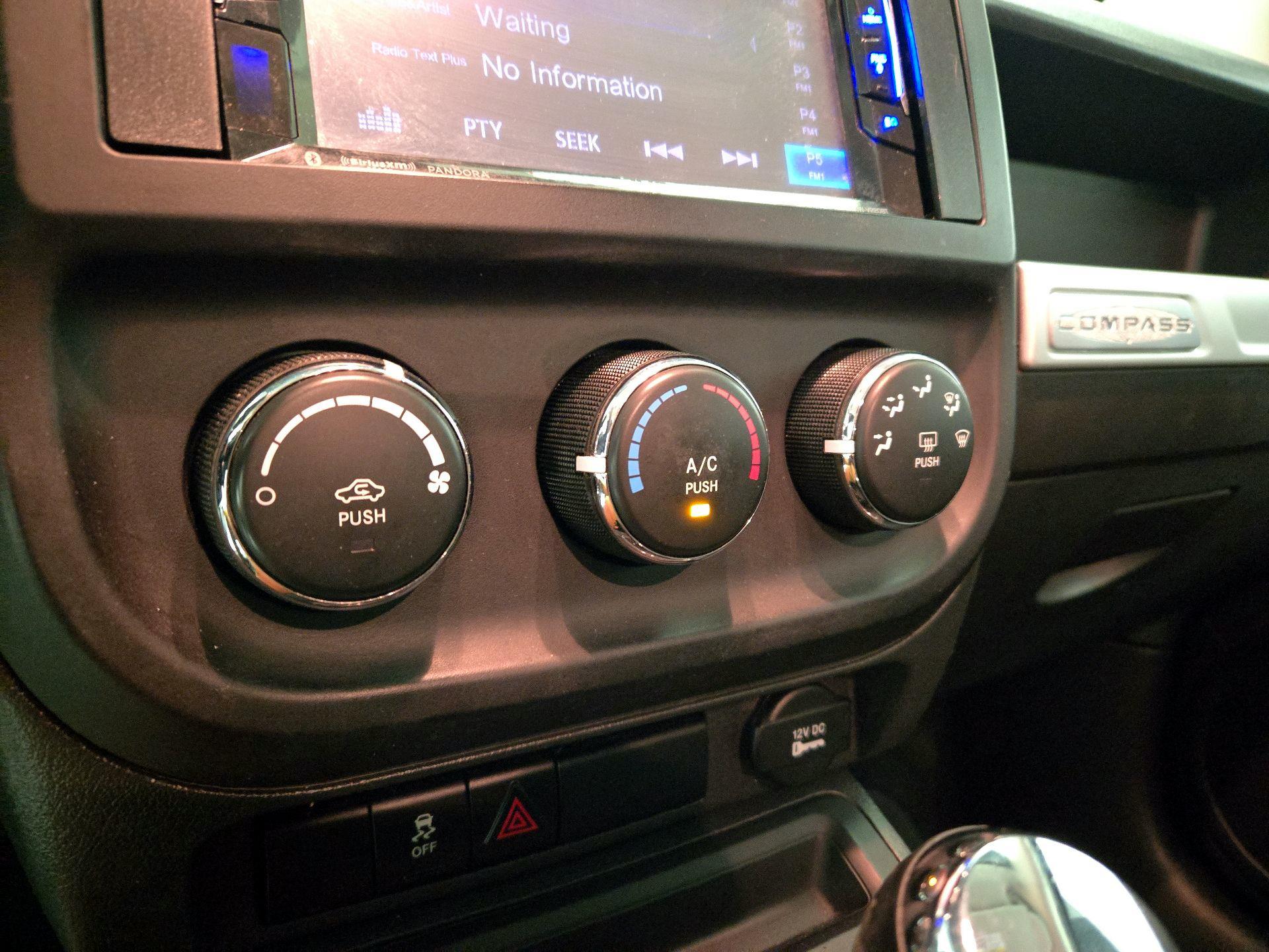 Thumbnail: 2015 Jeep Compass - 14