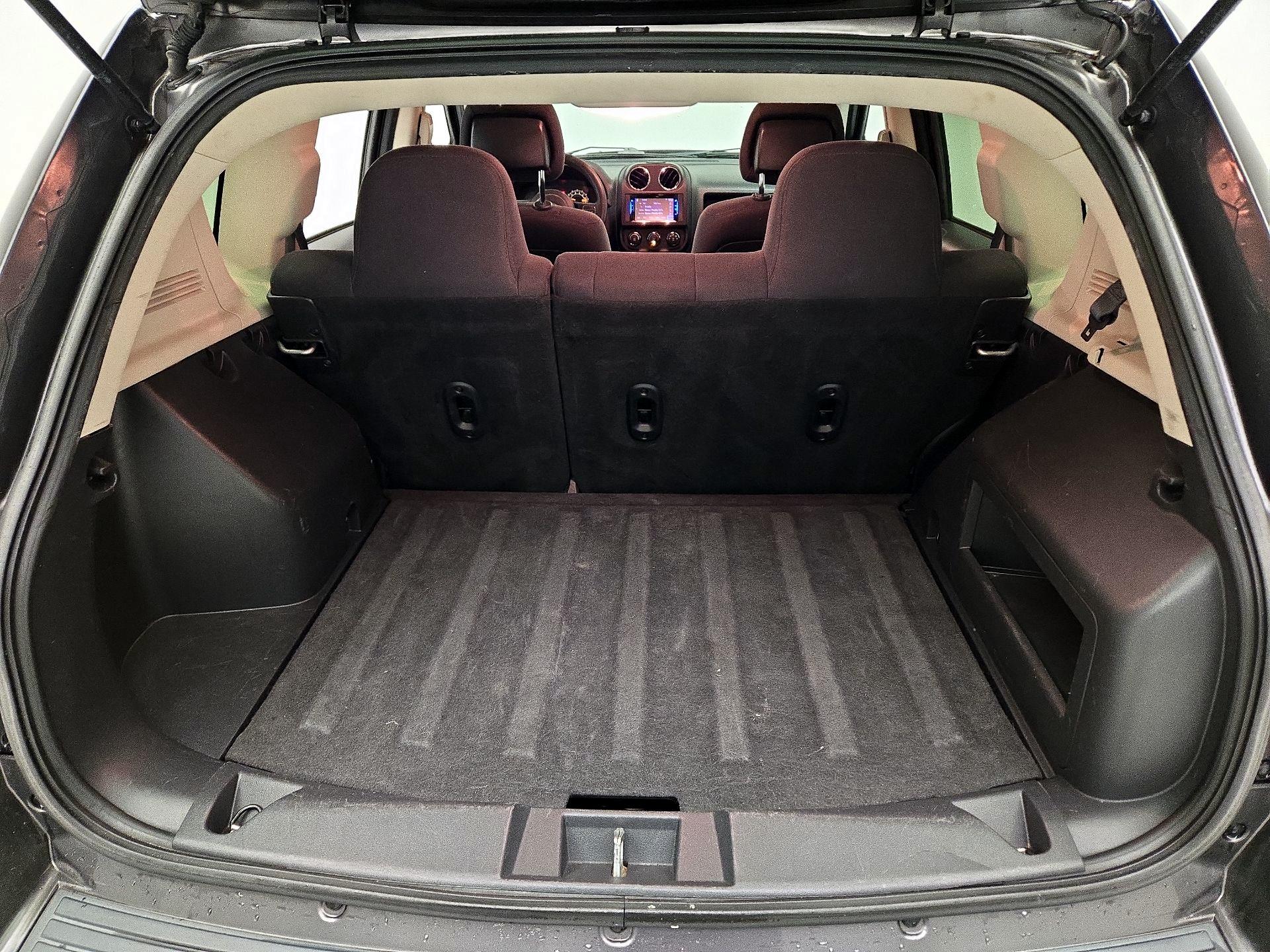 Thumbnail: 2015 Jeep Compass - 17