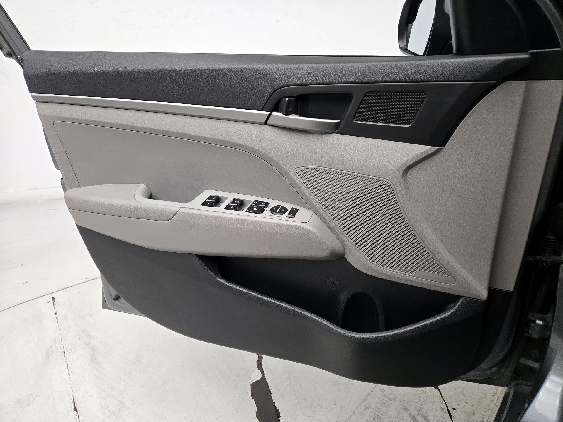 Thumbnail: 2018 Hyundai Elantra - 12