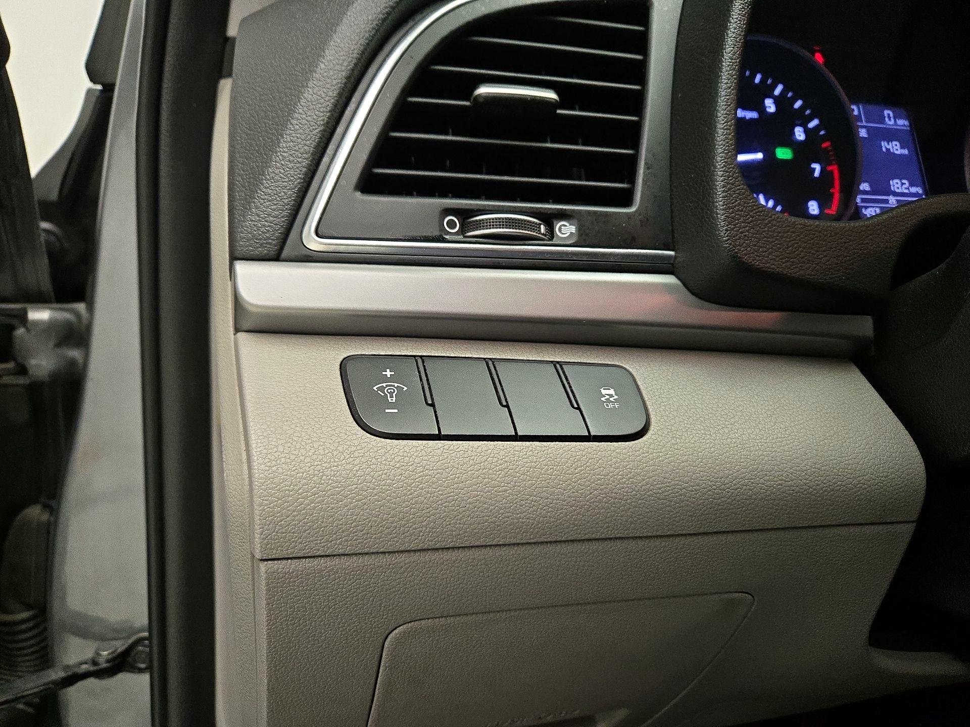 Thumbnail: 2018 Hyundai Elantra - 13