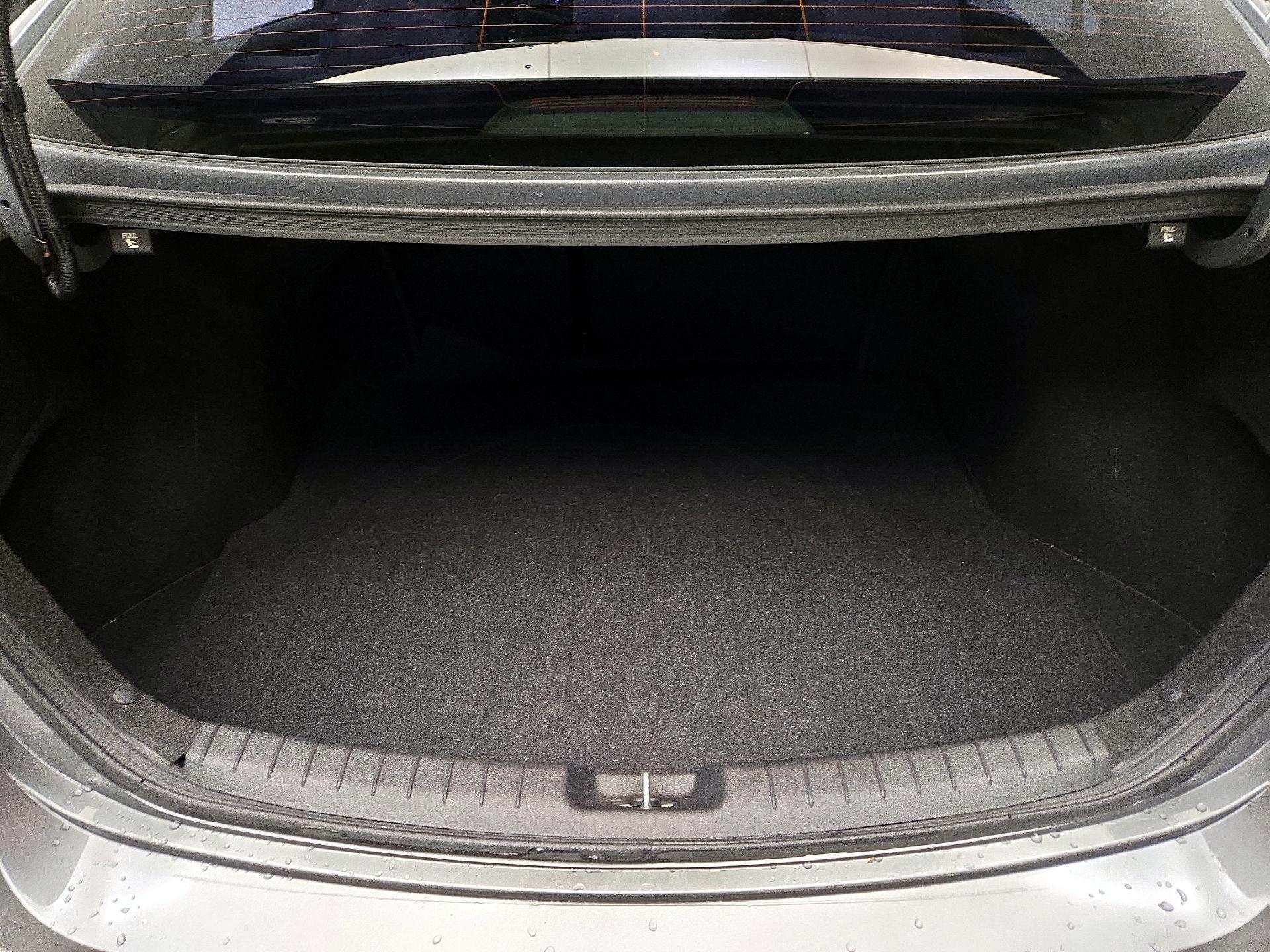 Thumbnail: 2018 Hyundai Elantra - 19