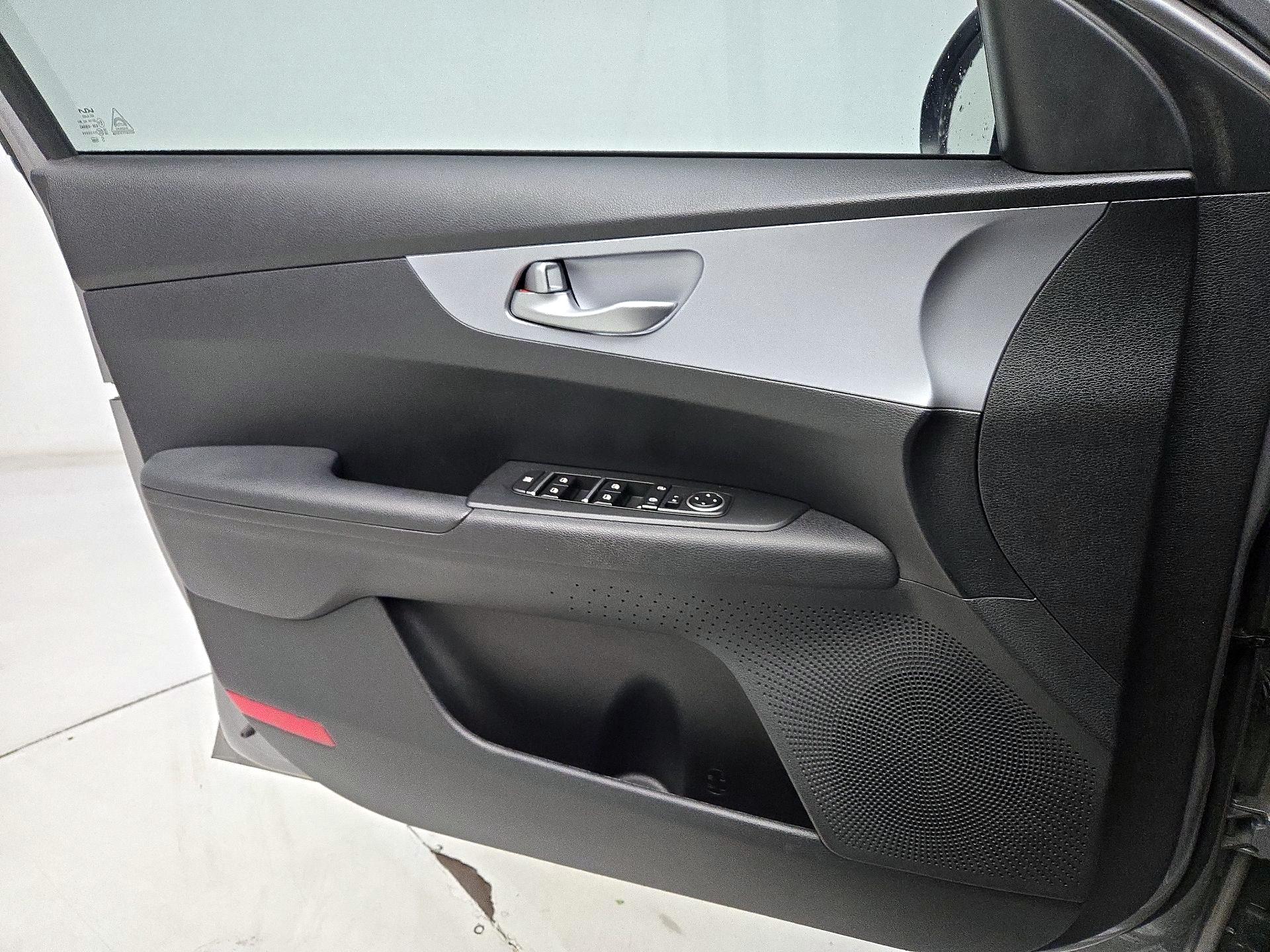 Thumbnail: 2023 Kia Forte - 12