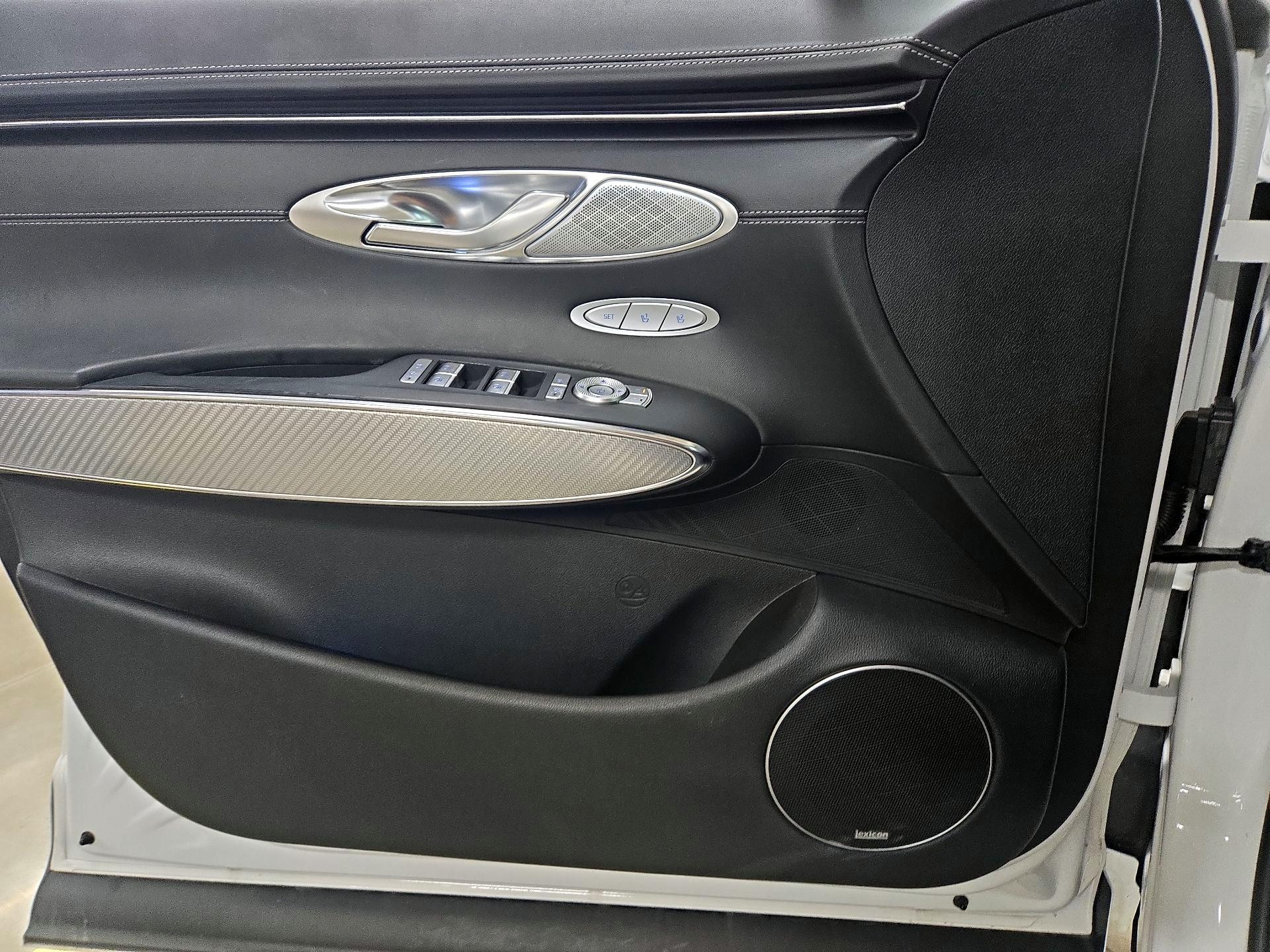 Thumbnail: 2023 Genesis GV70 - 12