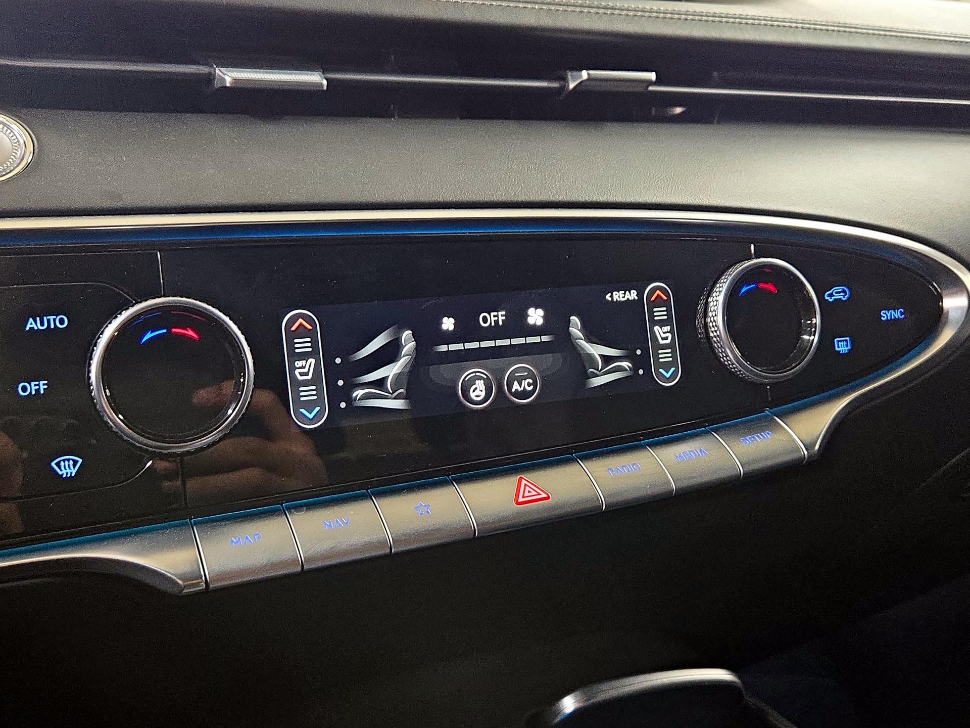 Thumbnail: 2023 Genesis GV70 - 17