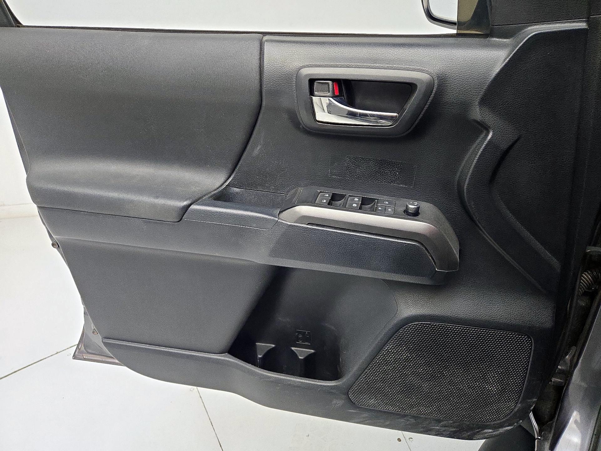 Thumbnail: 2016 Toyota Tacoma - 12