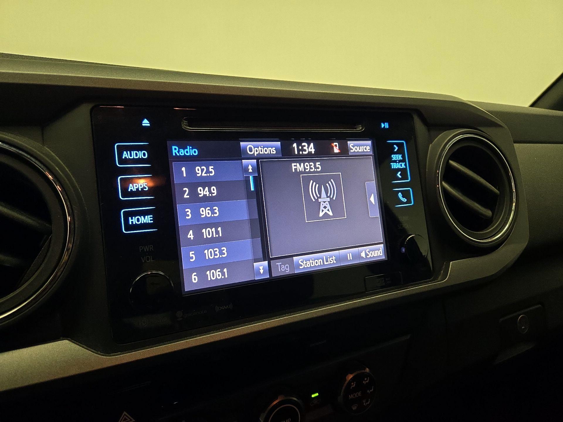 Thumbnail: 2016 Toyota Tacoma - 15