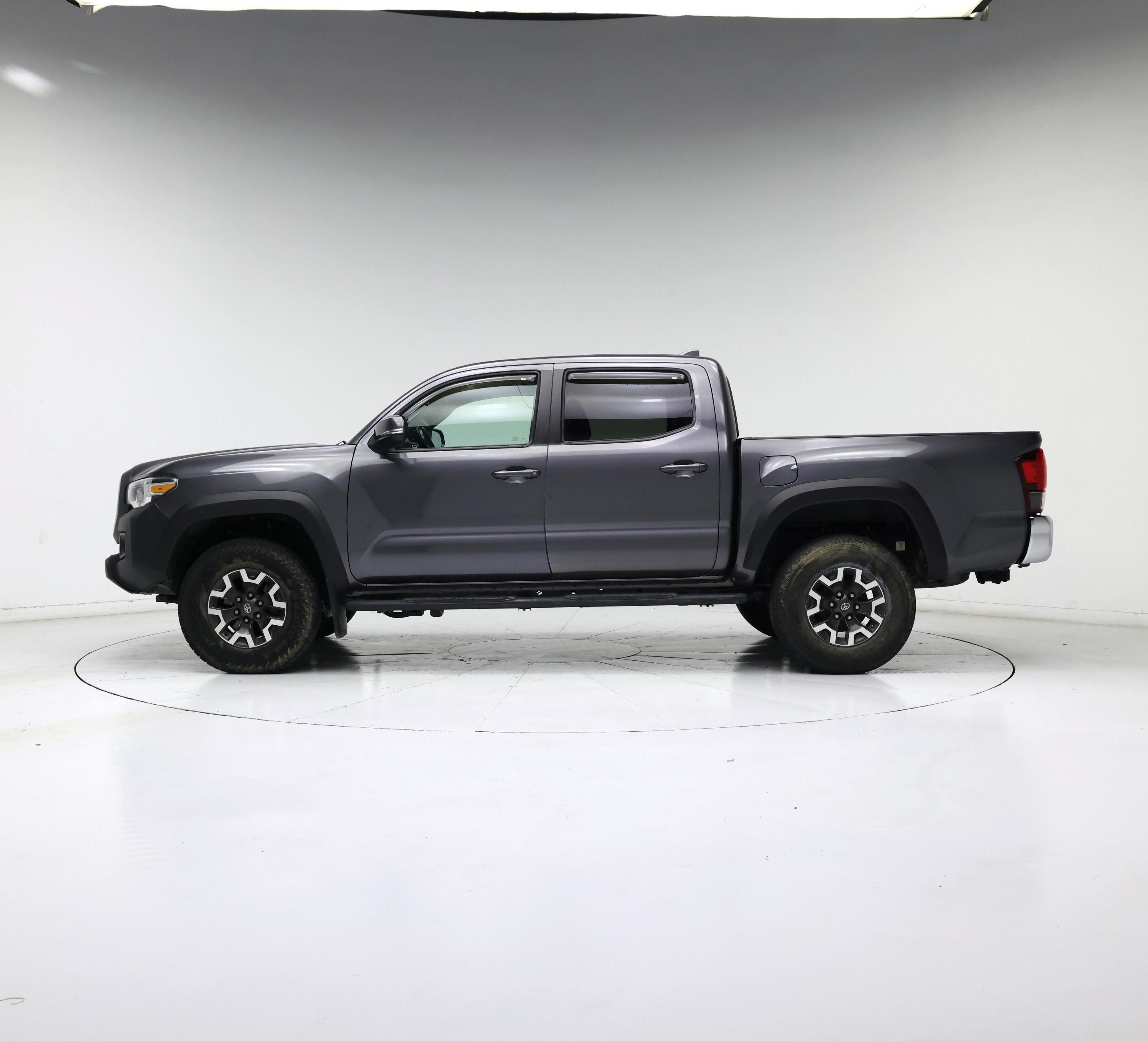 Thumbnail: 2016 Toyota Tacoma - 3