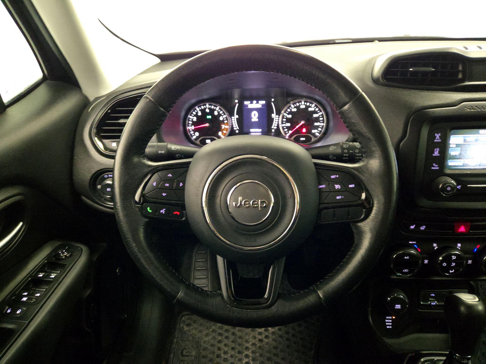 Thumbnail: 2016 Jeep Renegade - 10