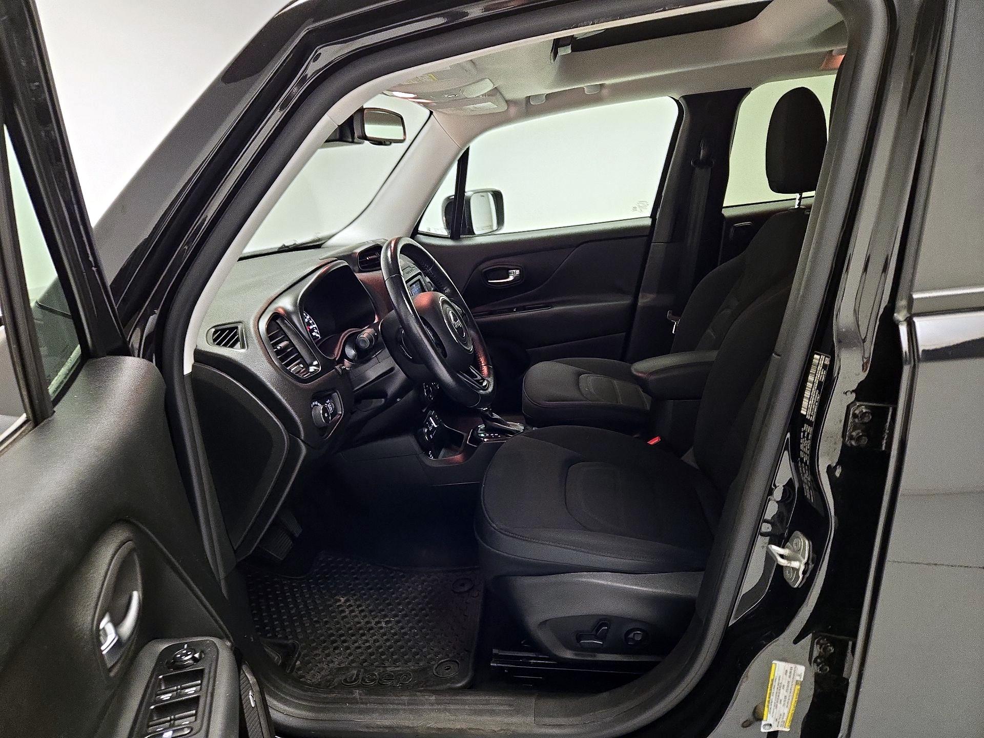 Thumbnail: 2016 Jeep Renegade - 11