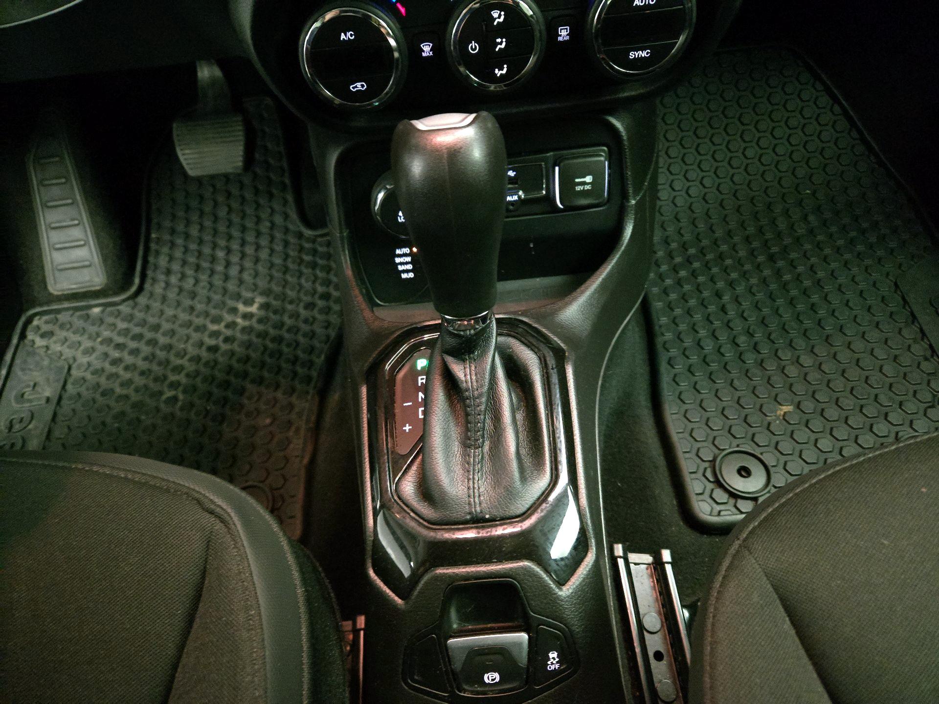 Thumbnail: 2016 Jeep Renegade - 17