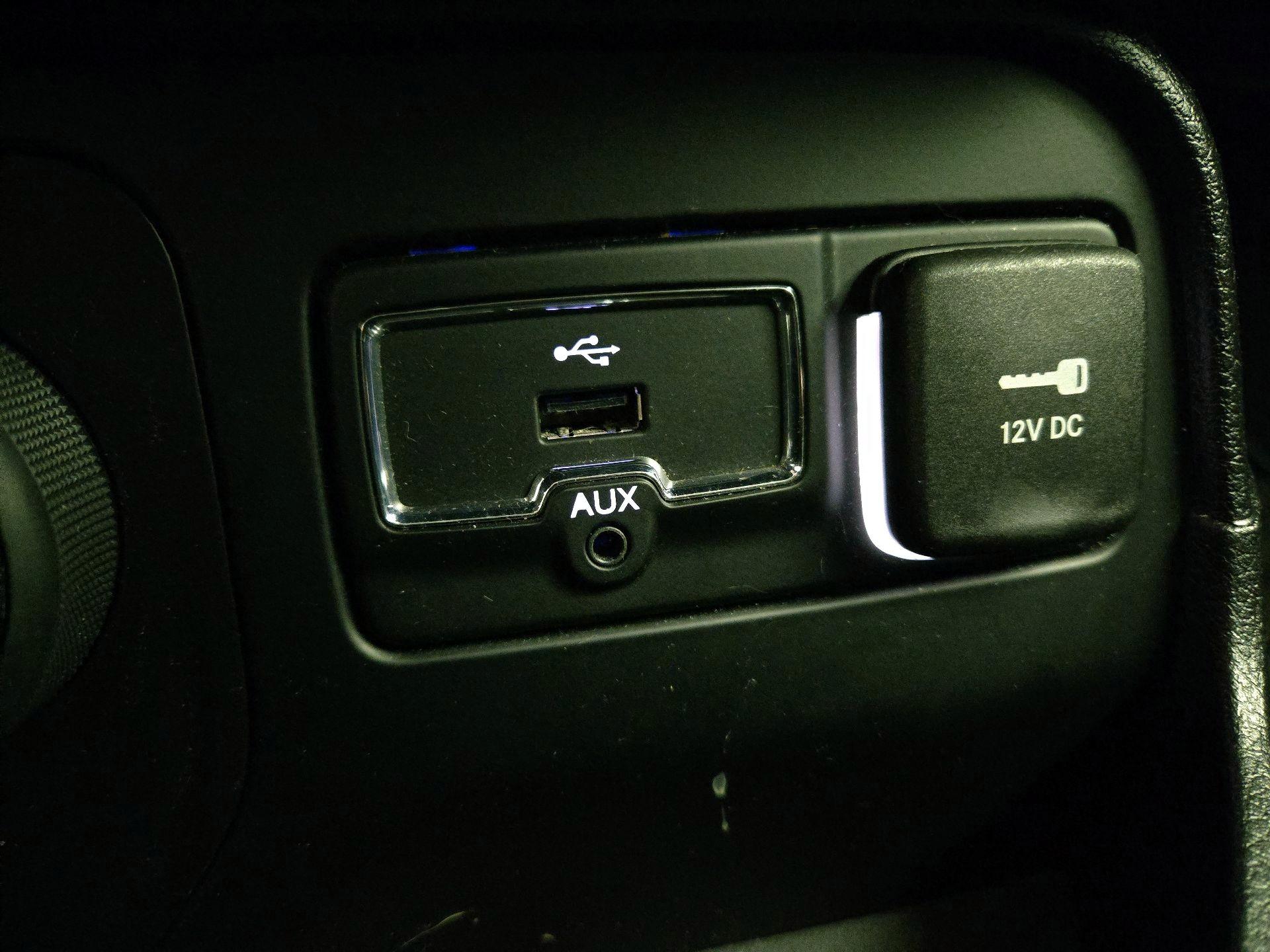 Thumbnail: 2016 Jeep Renegade - 18