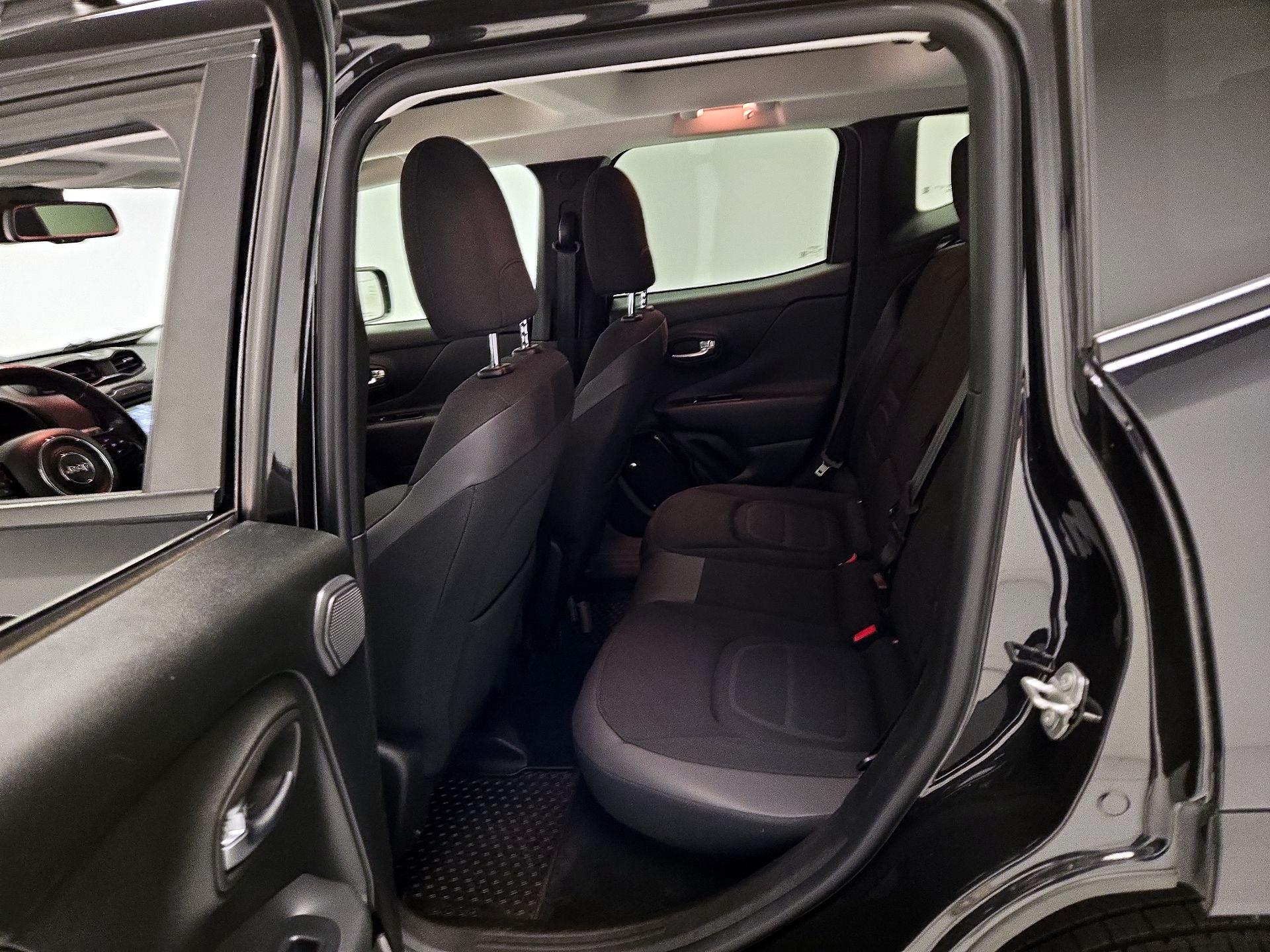 Thumbnail: 2016 Jeep Renegade - 19