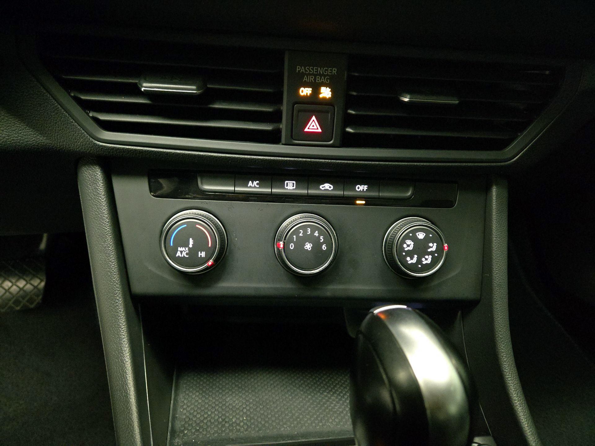 Thumbnail: 2020 Volkswagen Jetta - 16