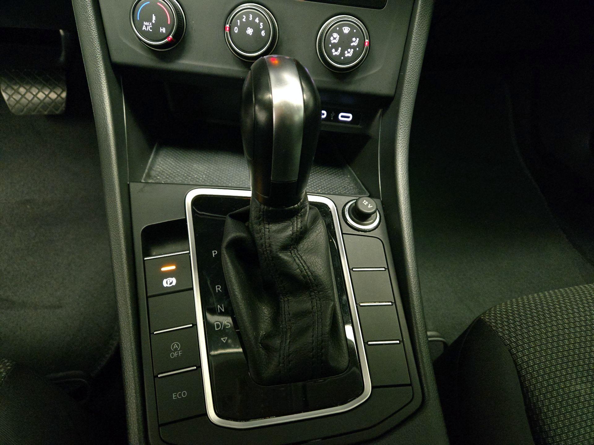 Thumbnail: 2020 Volkswagen Jetta - 17