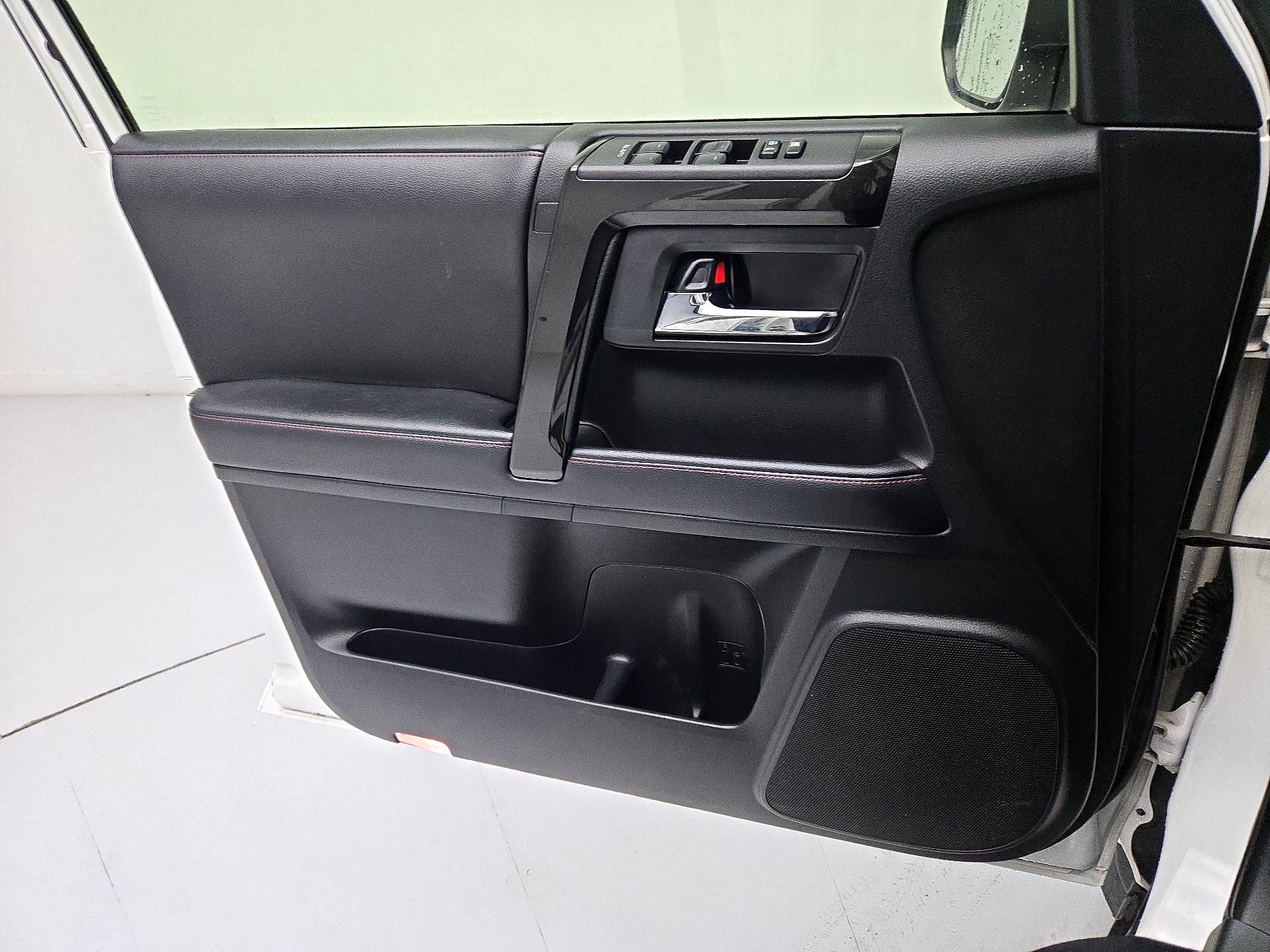 Thumbnail: 2019 Toyota 4Runner - 12