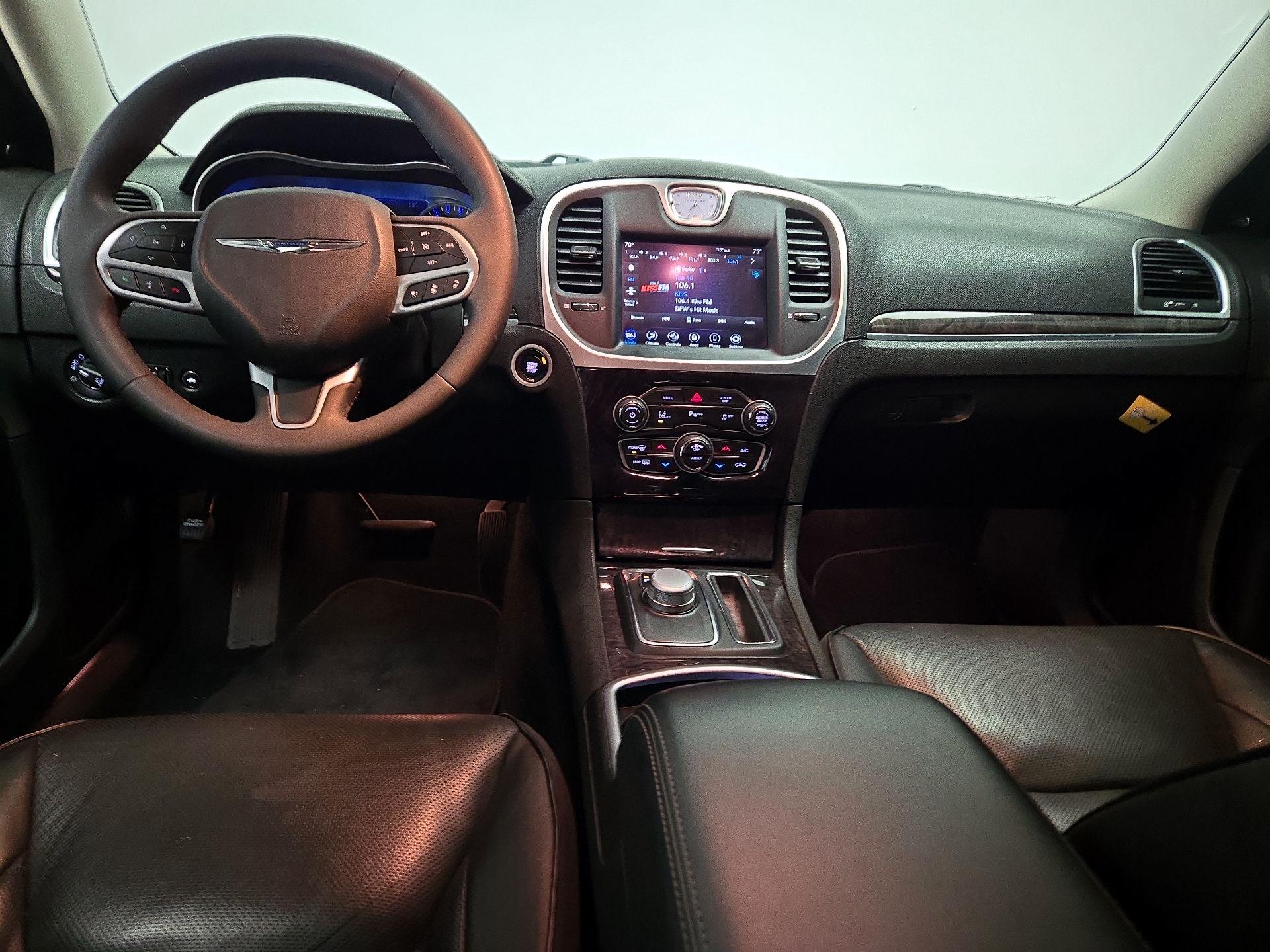 Thumbnail: 2022 Chrysler 300 - 9