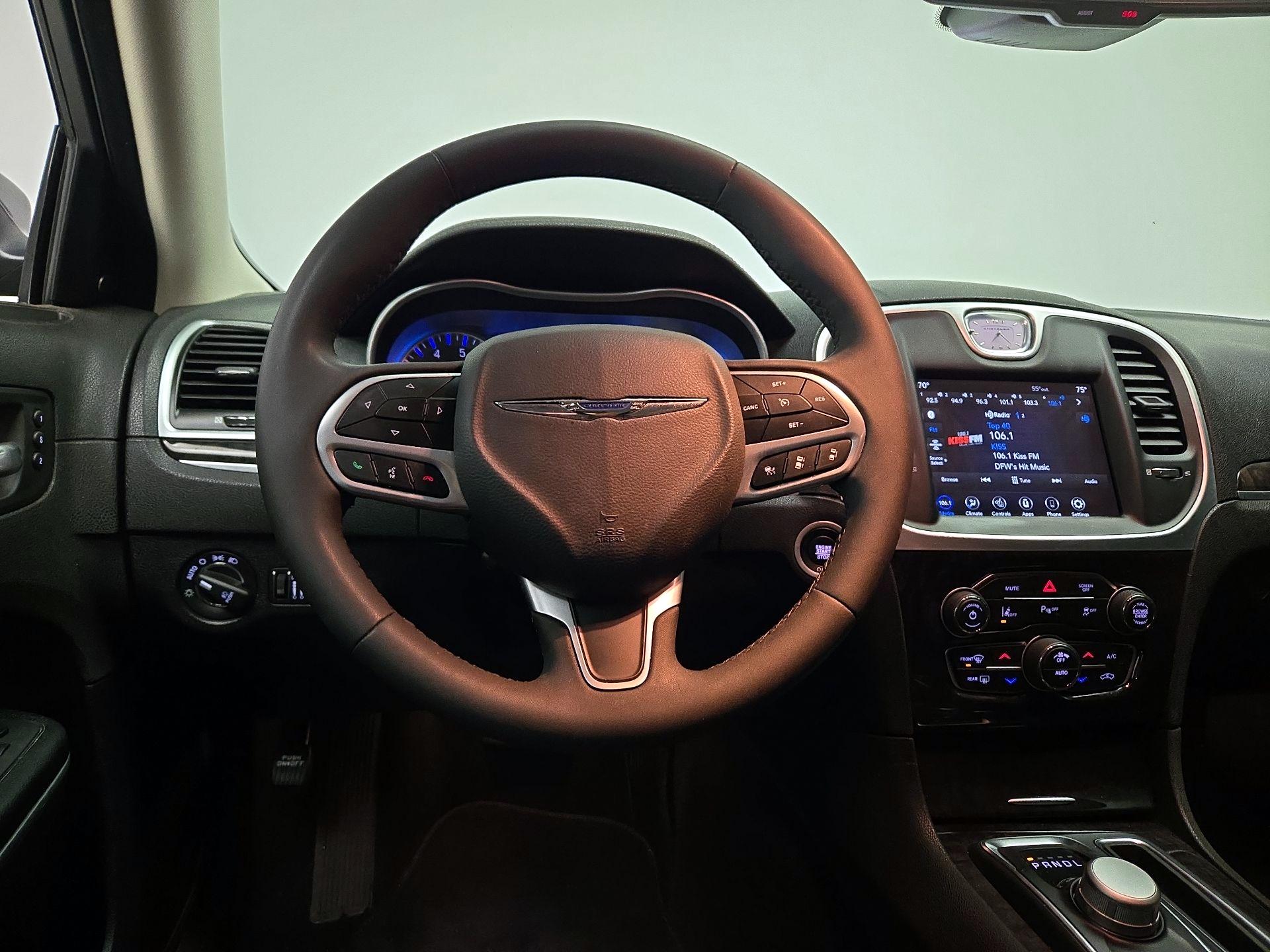 Thumbnail: 2022 Chrysler 300 - 10