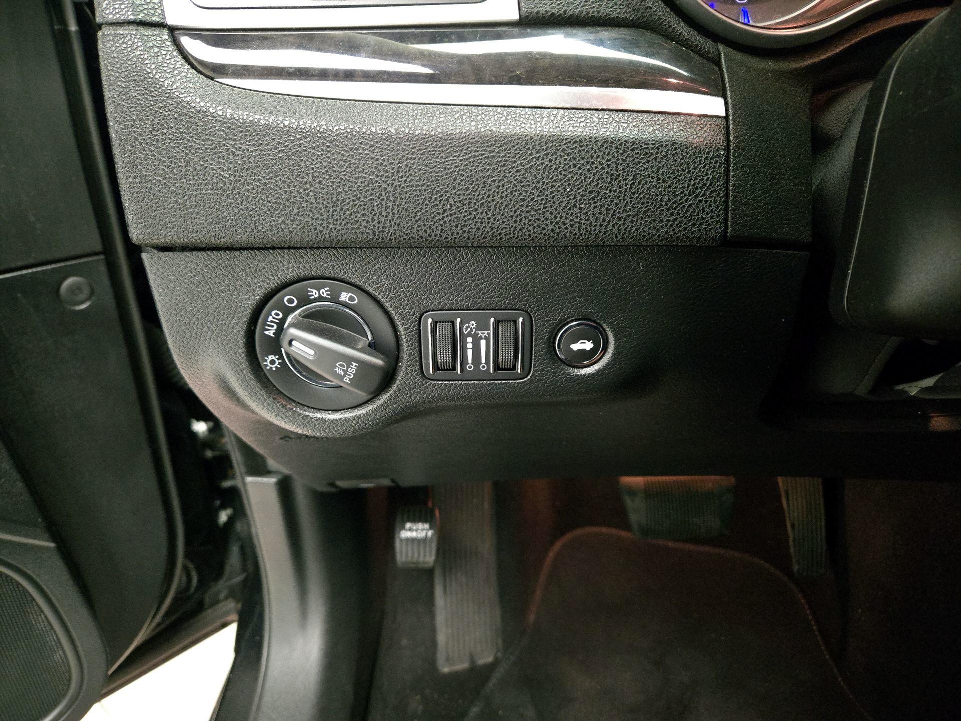 Thumbnail: 2022 Chrysler 300 - 13