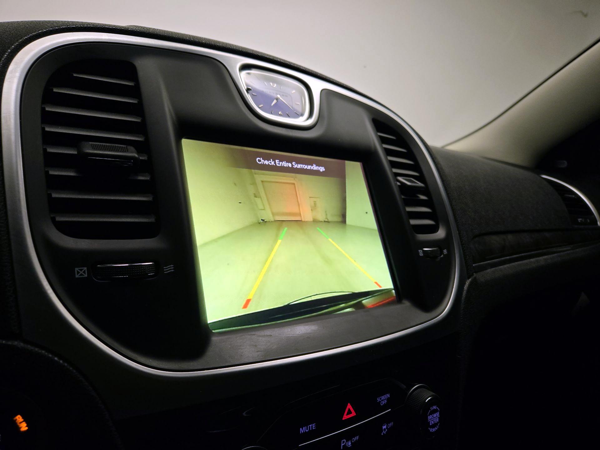 Thumbnail: 2022 Chrysler 300 - 14