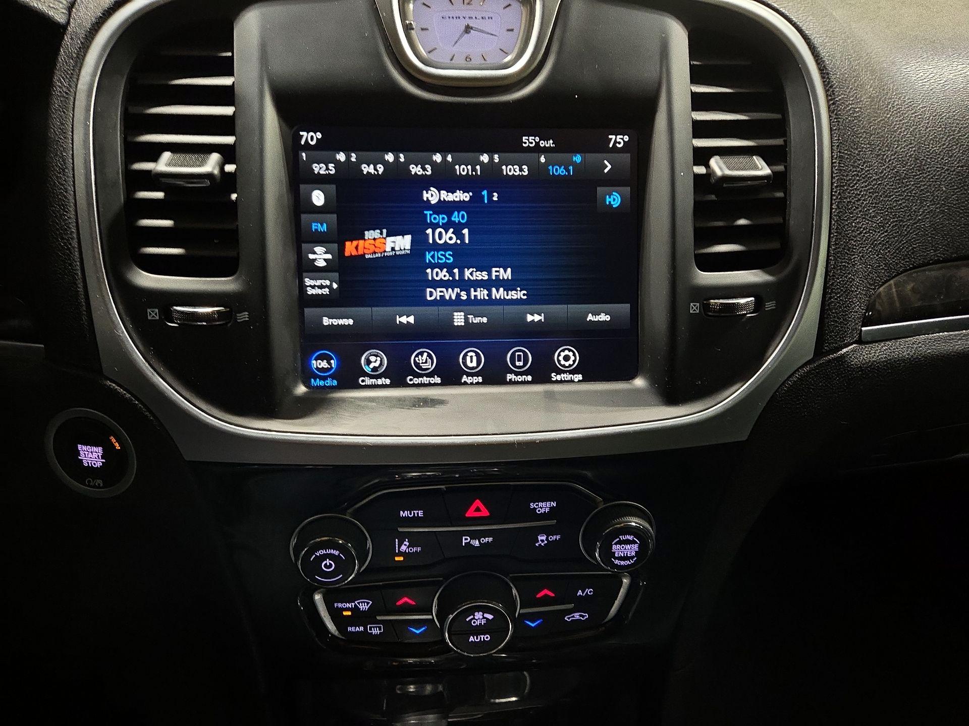 Thumbnail: 2022 Chrysler 300 - 15