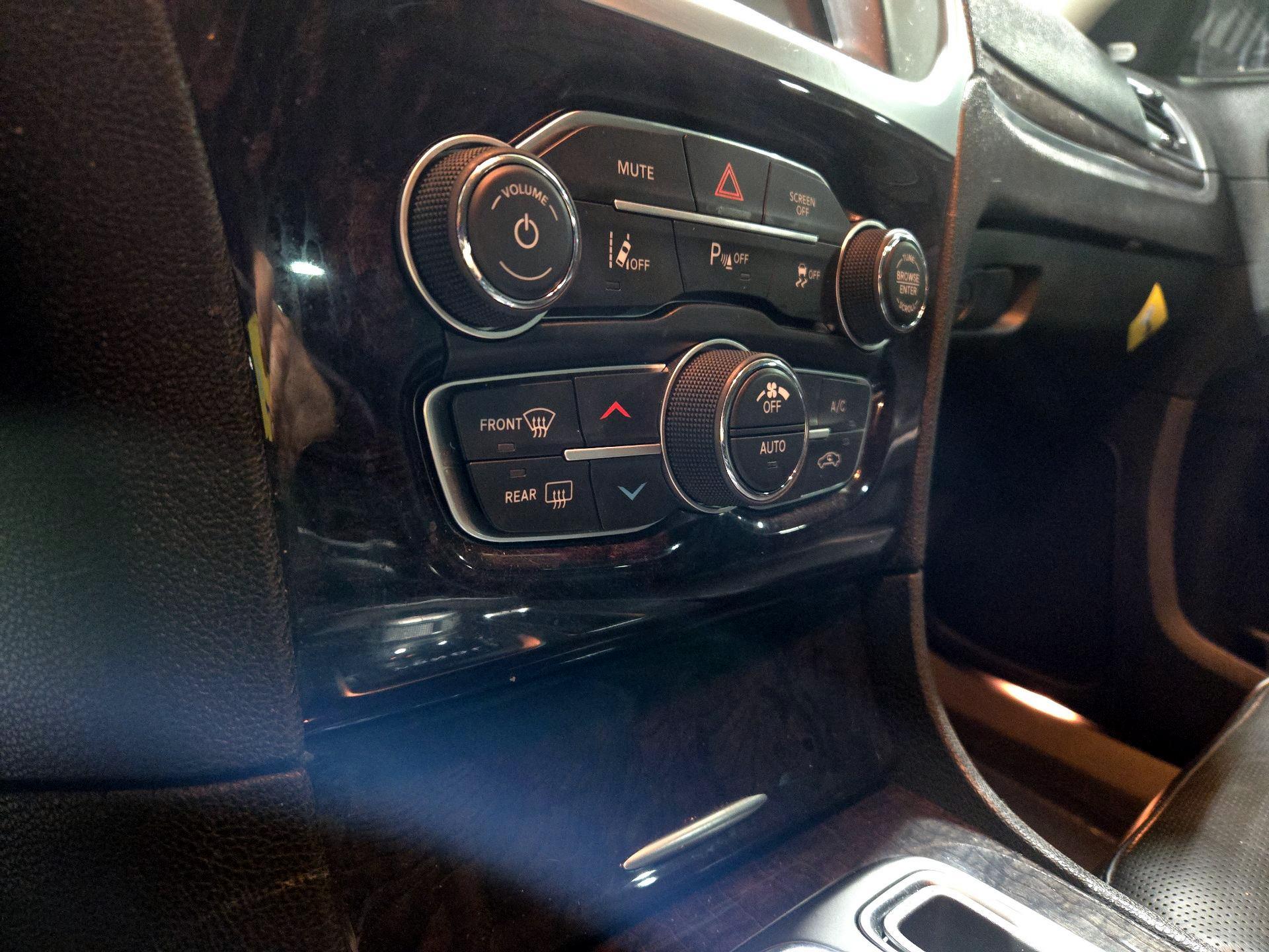 Thumbnail: 2022 Chrysler 300 - 16