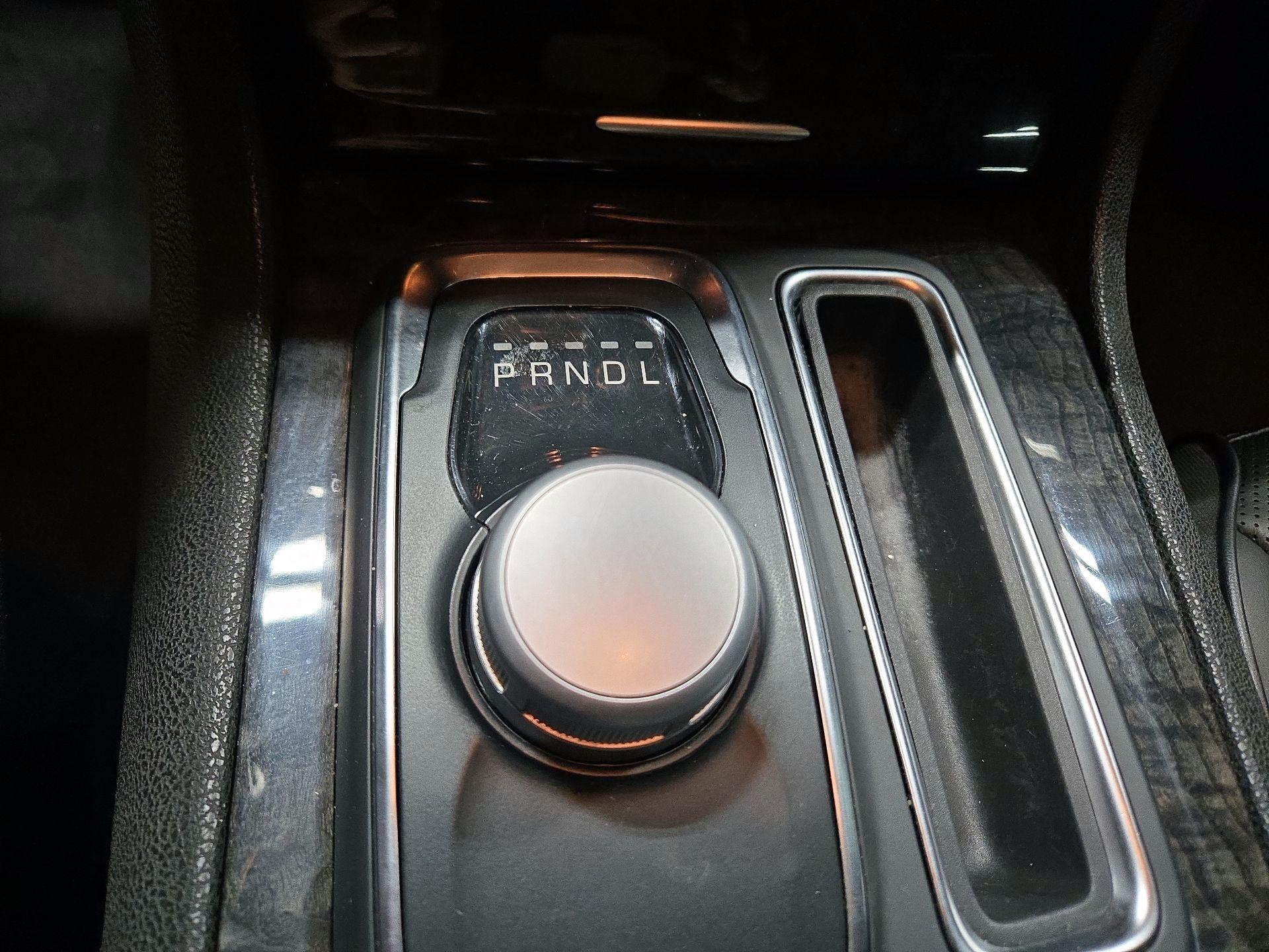 Thumbnail: 2022 Chrysler 300 - 17